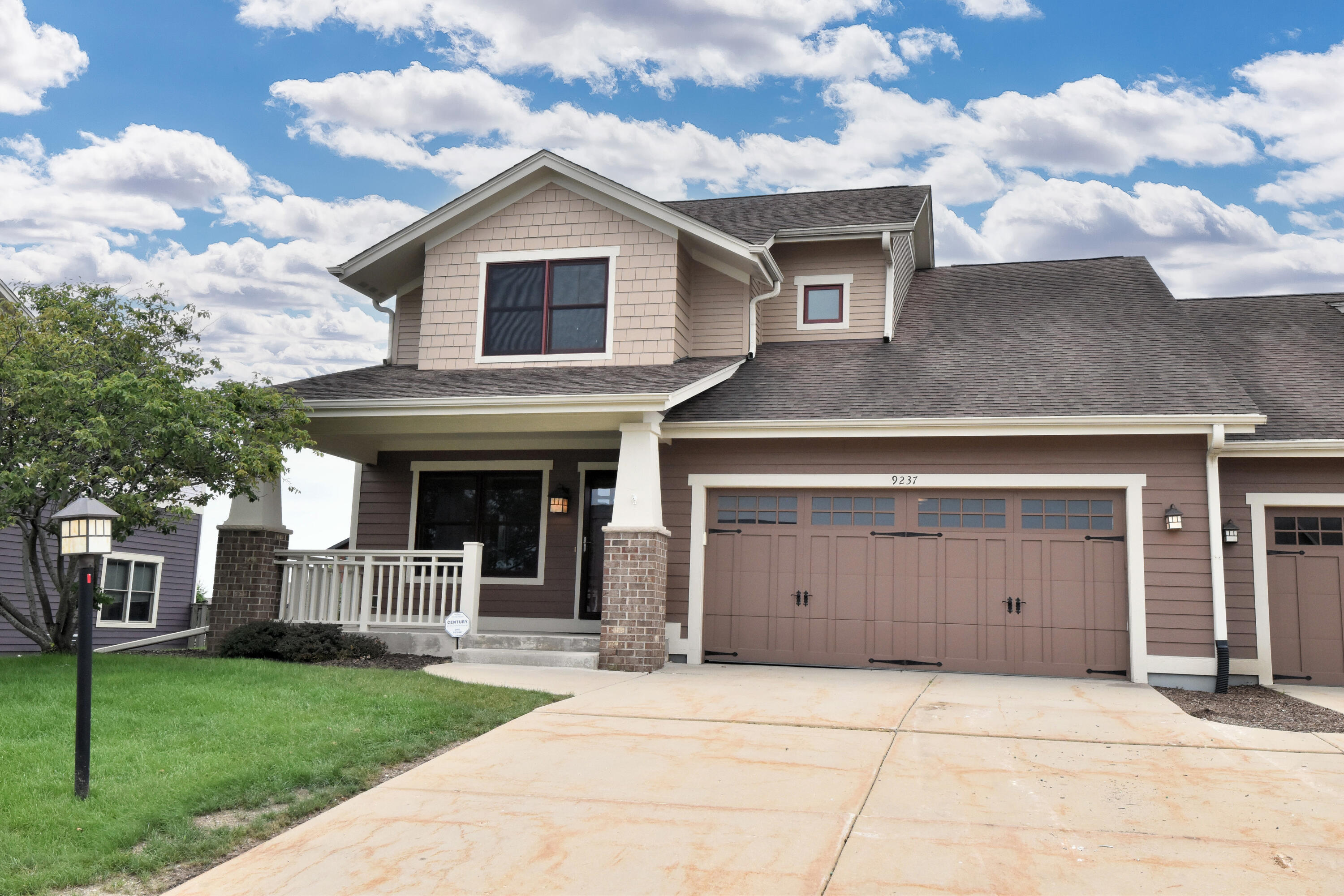 9237 Hollyhock Ln Property Photo 1