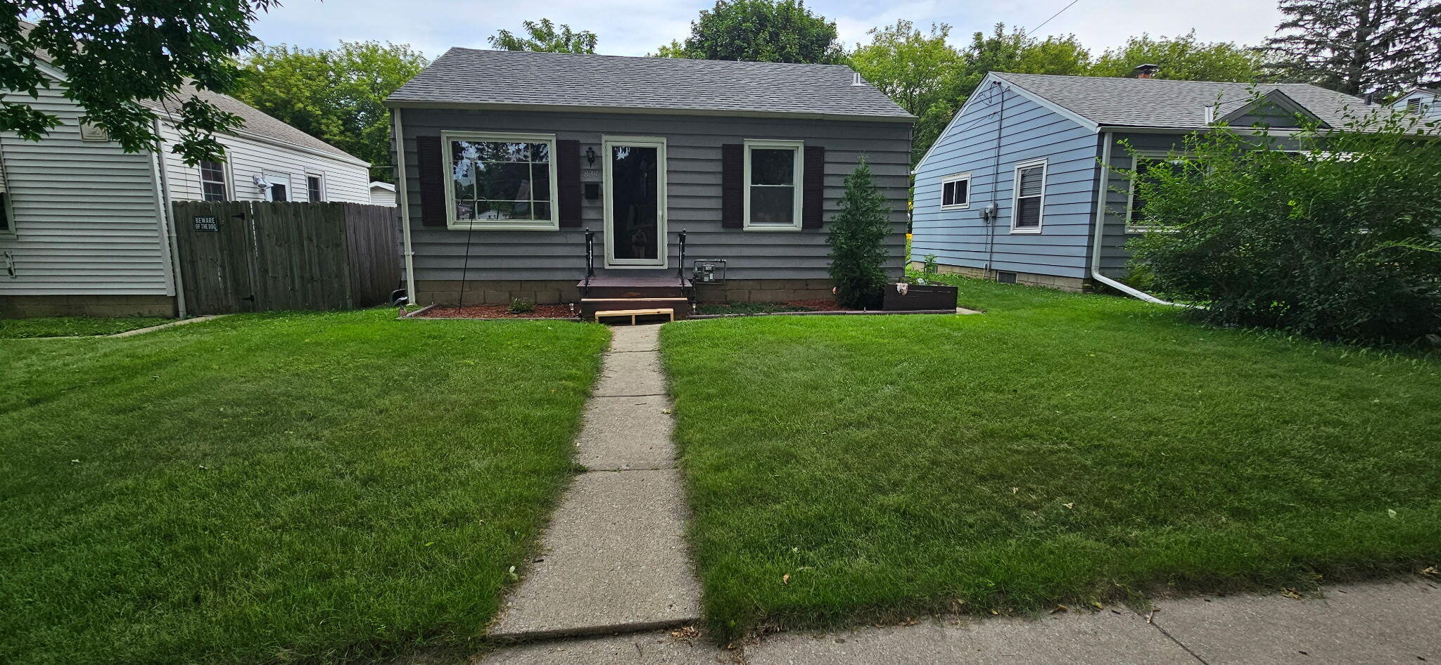 834 E Holt Ave Property Photo 1