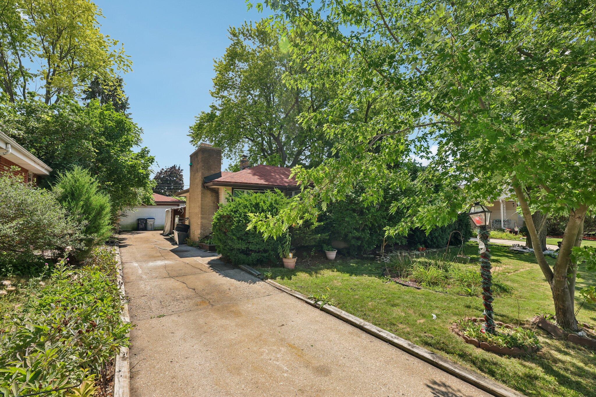 10611 W Silver Spring Dr Property Photo 1