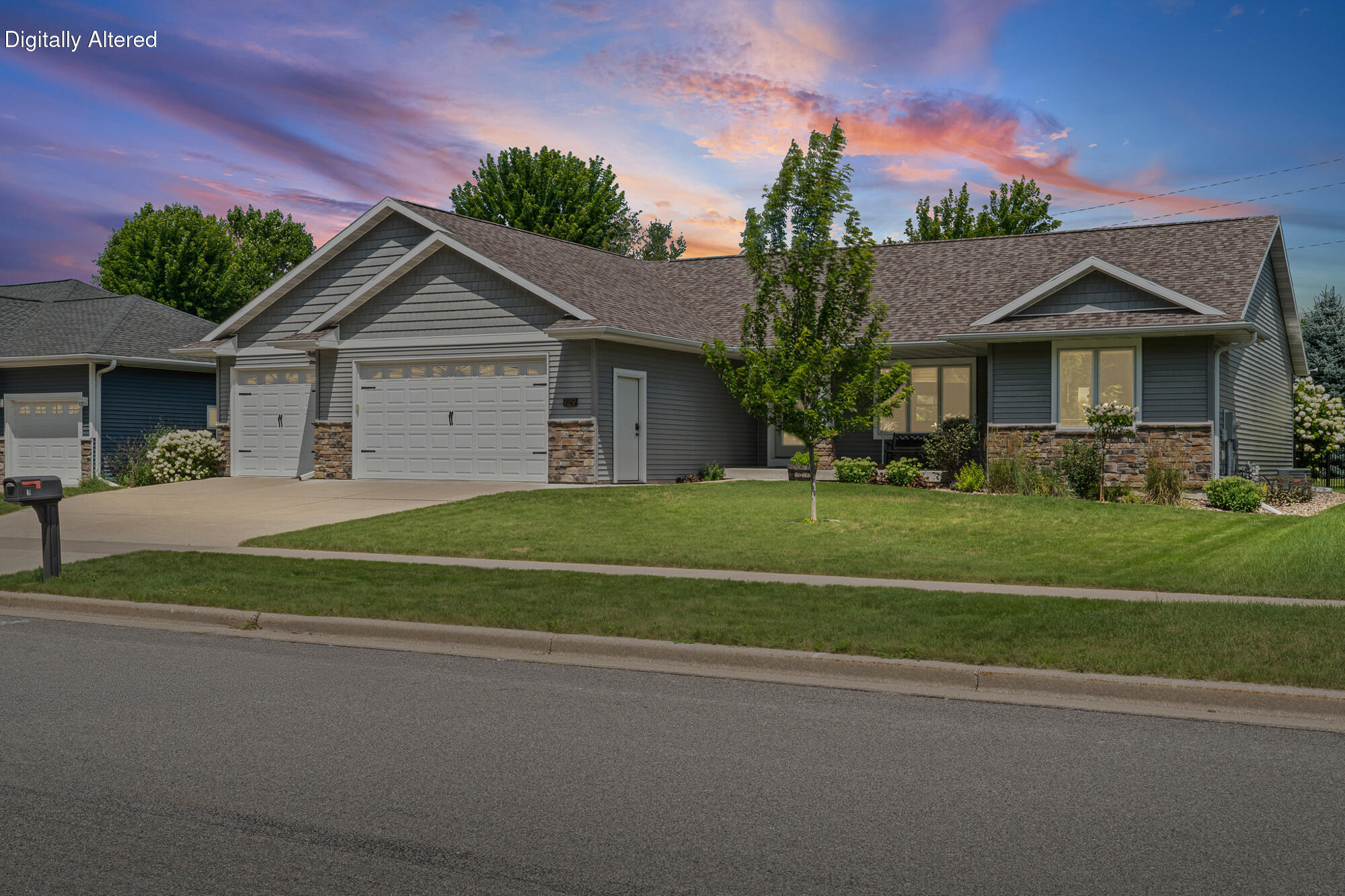 929 Rolling Oaks Dr Property Photo 1