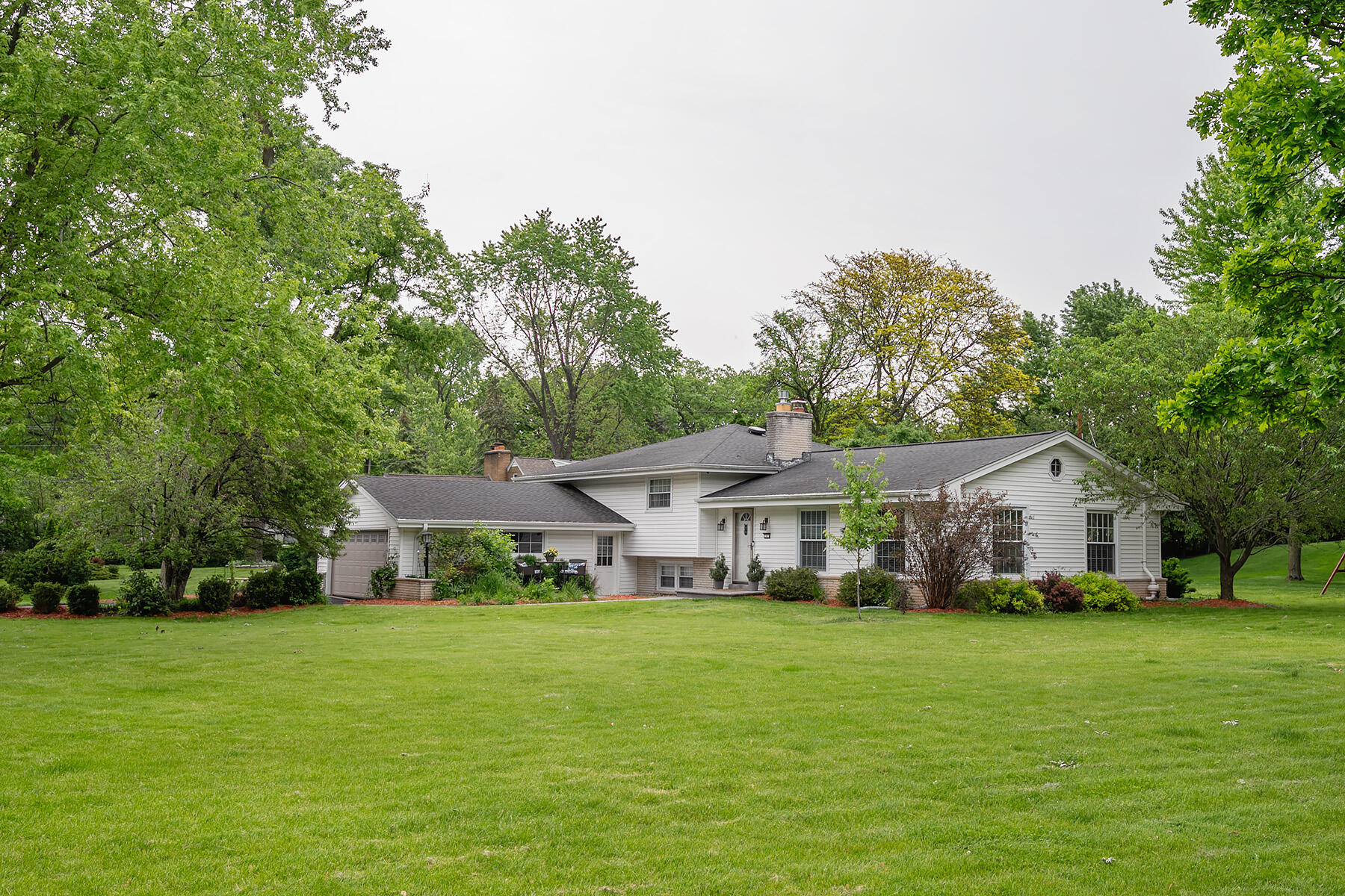 12475 Elmhurst Pkwy Property Photo 1