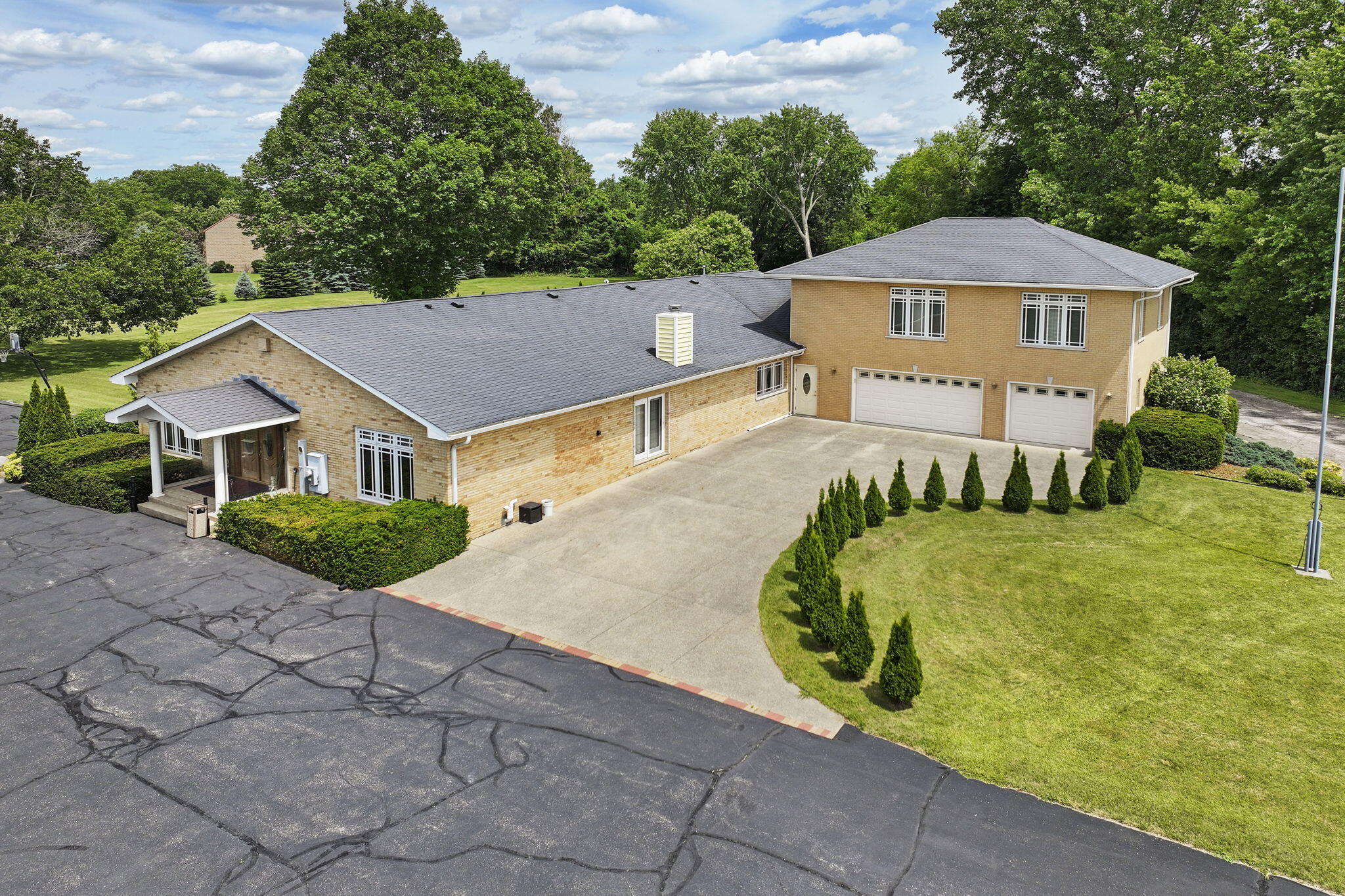 740 S Cosgwell Dr