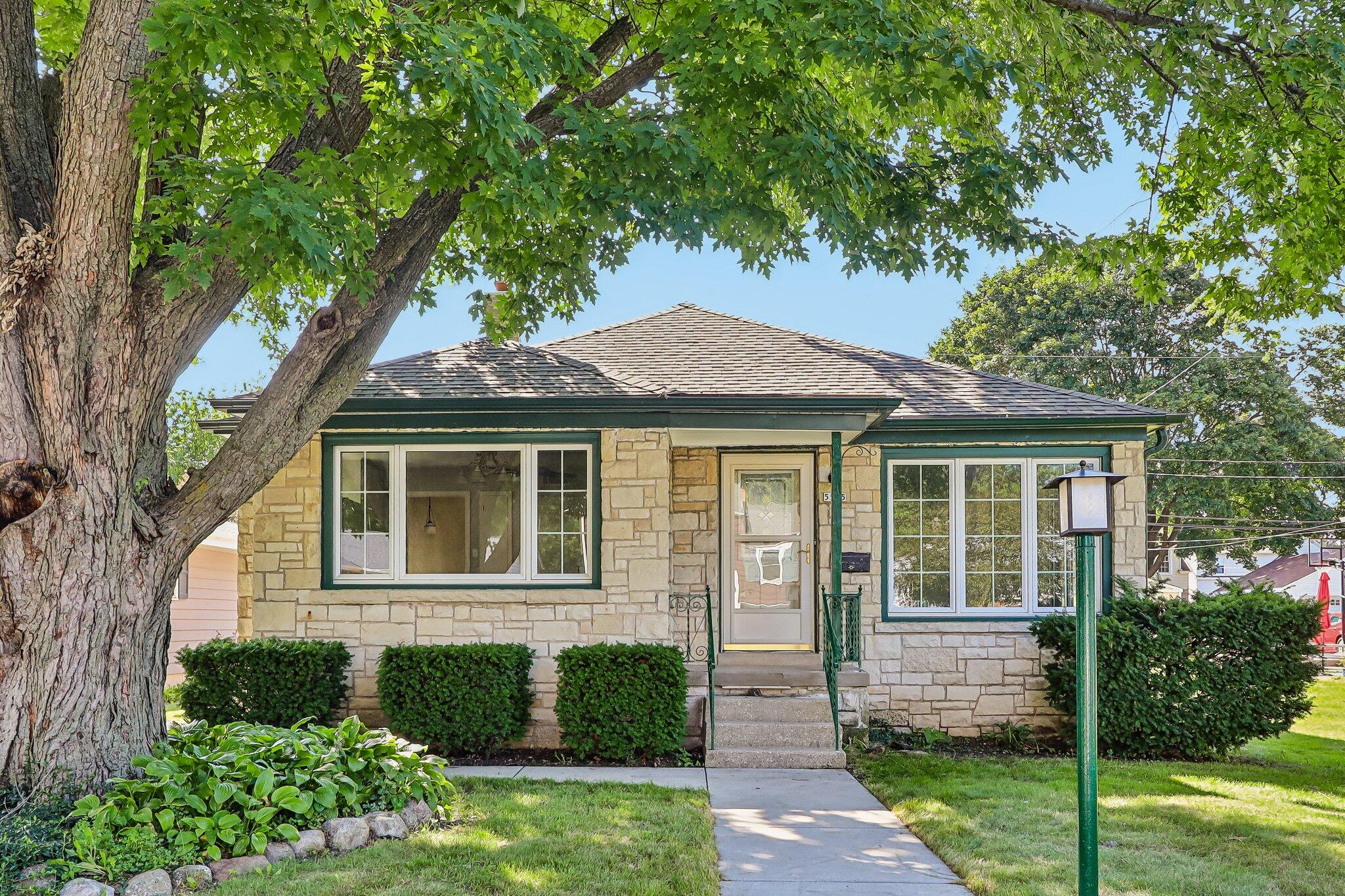 5555 N Mohawk Ave