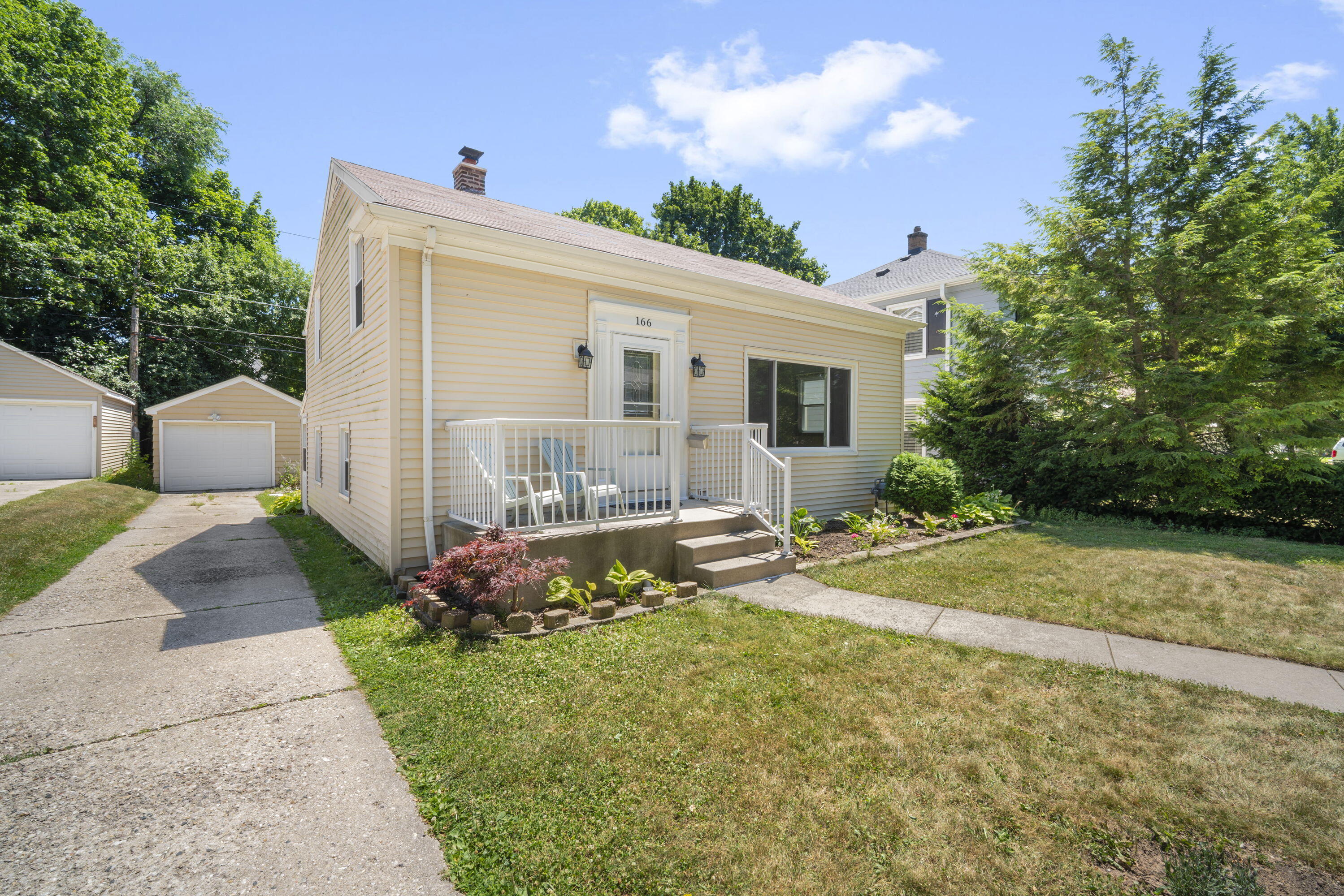 166 N 91st Pl Property Photo 1