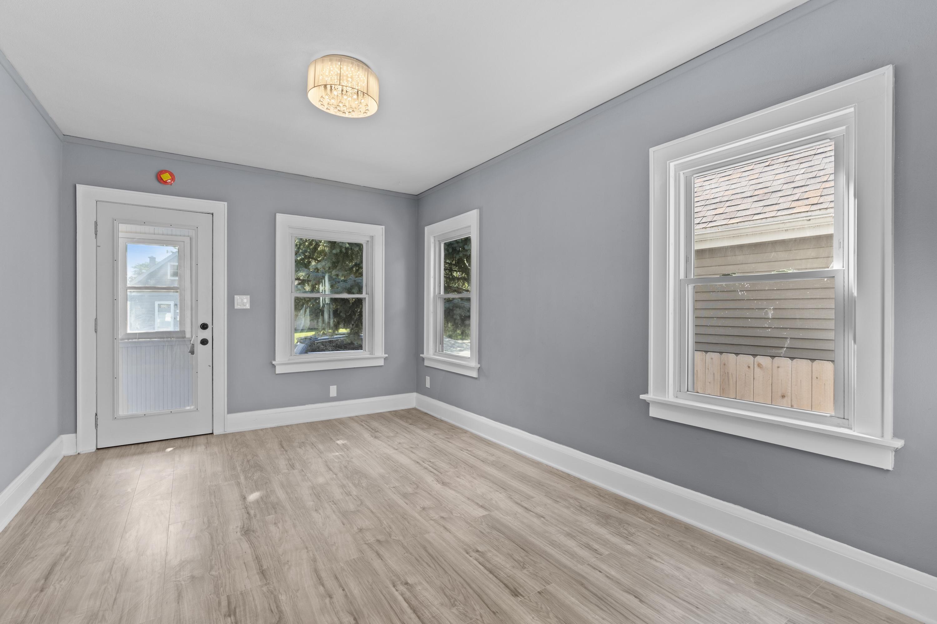 207 S 73rd St Property Photo 1