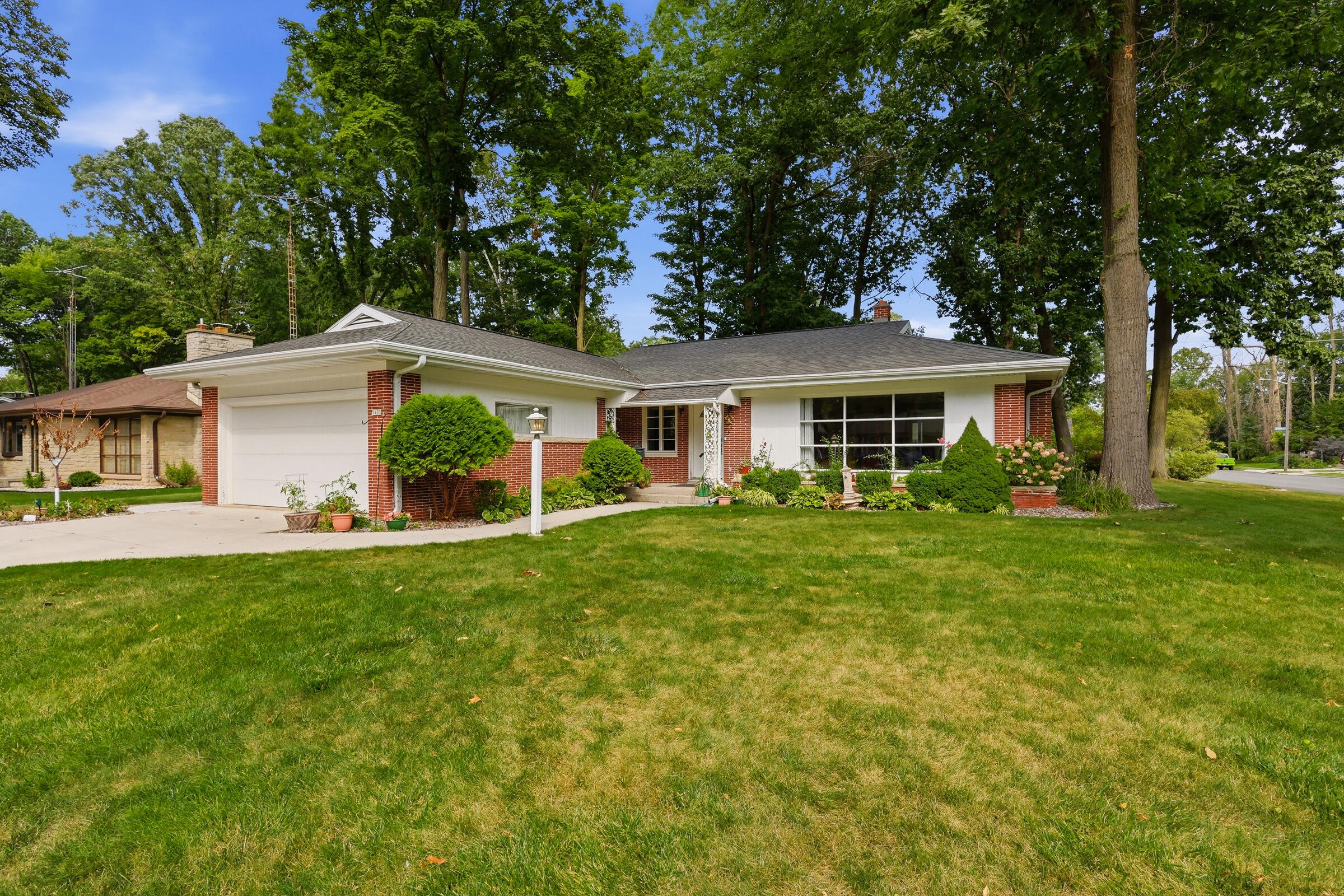 1403 Gunnell Ln Property Photo 1