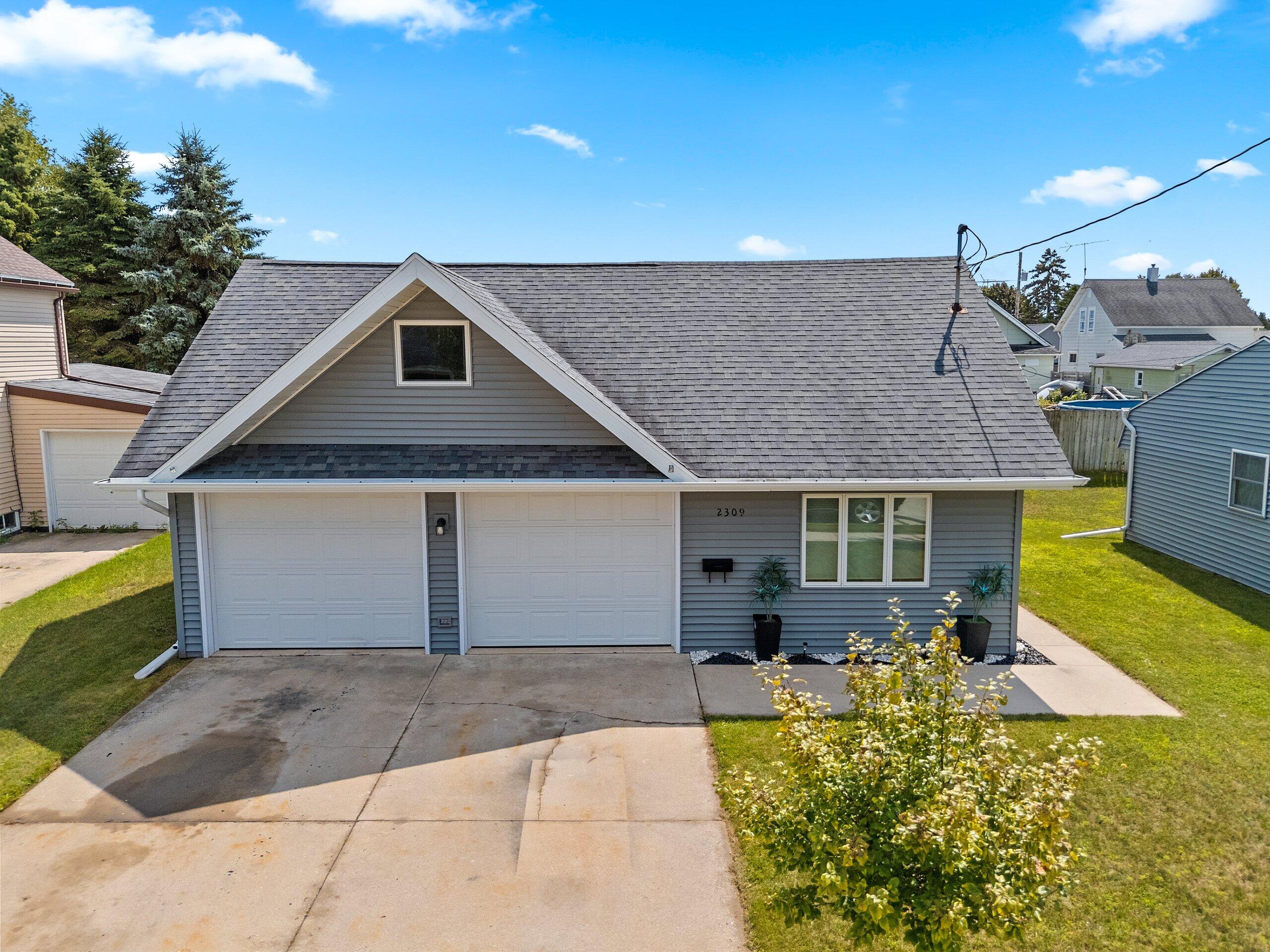 2309 9th Pl Property Photo 1