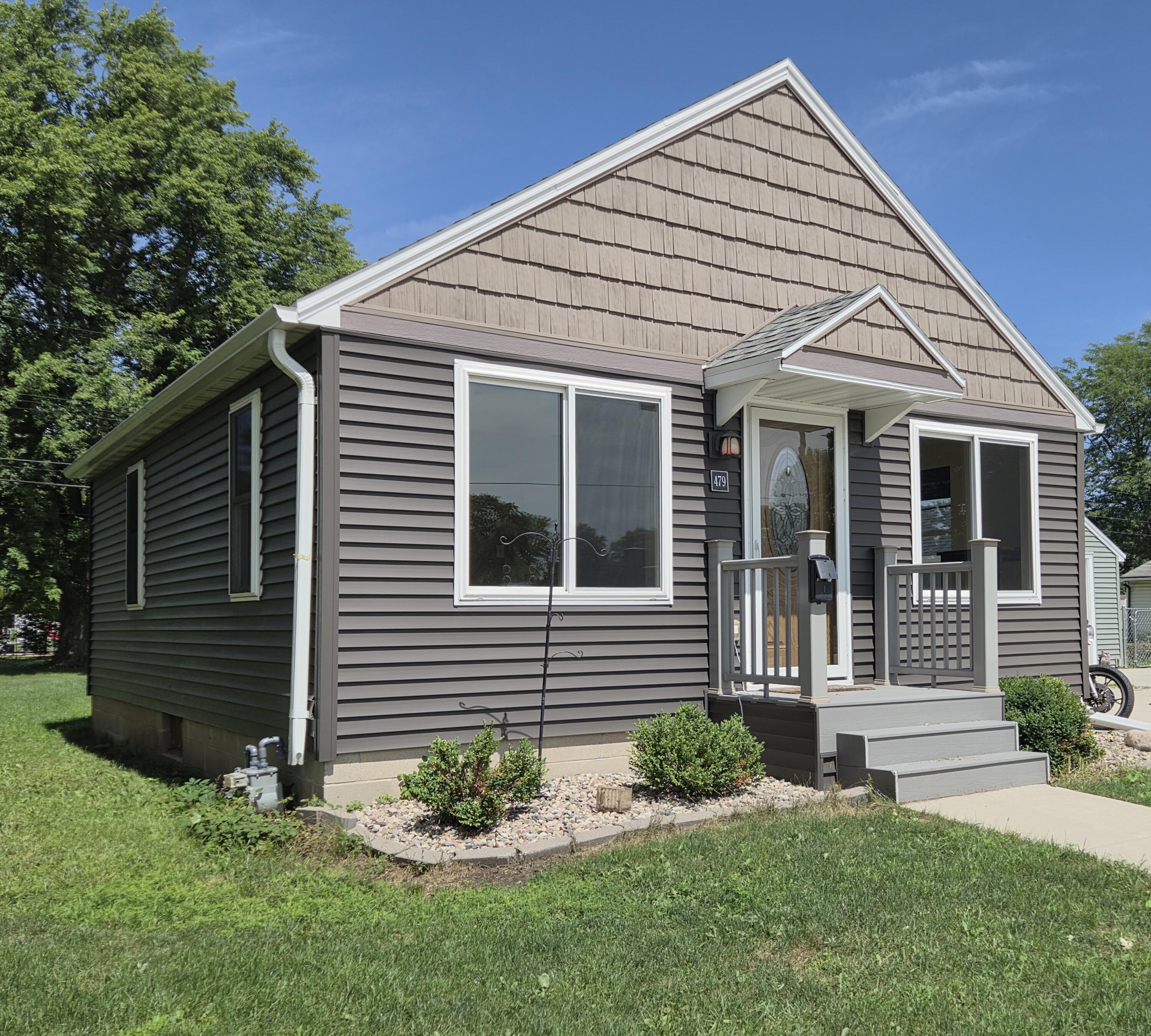 479 4th St Property Photo 1