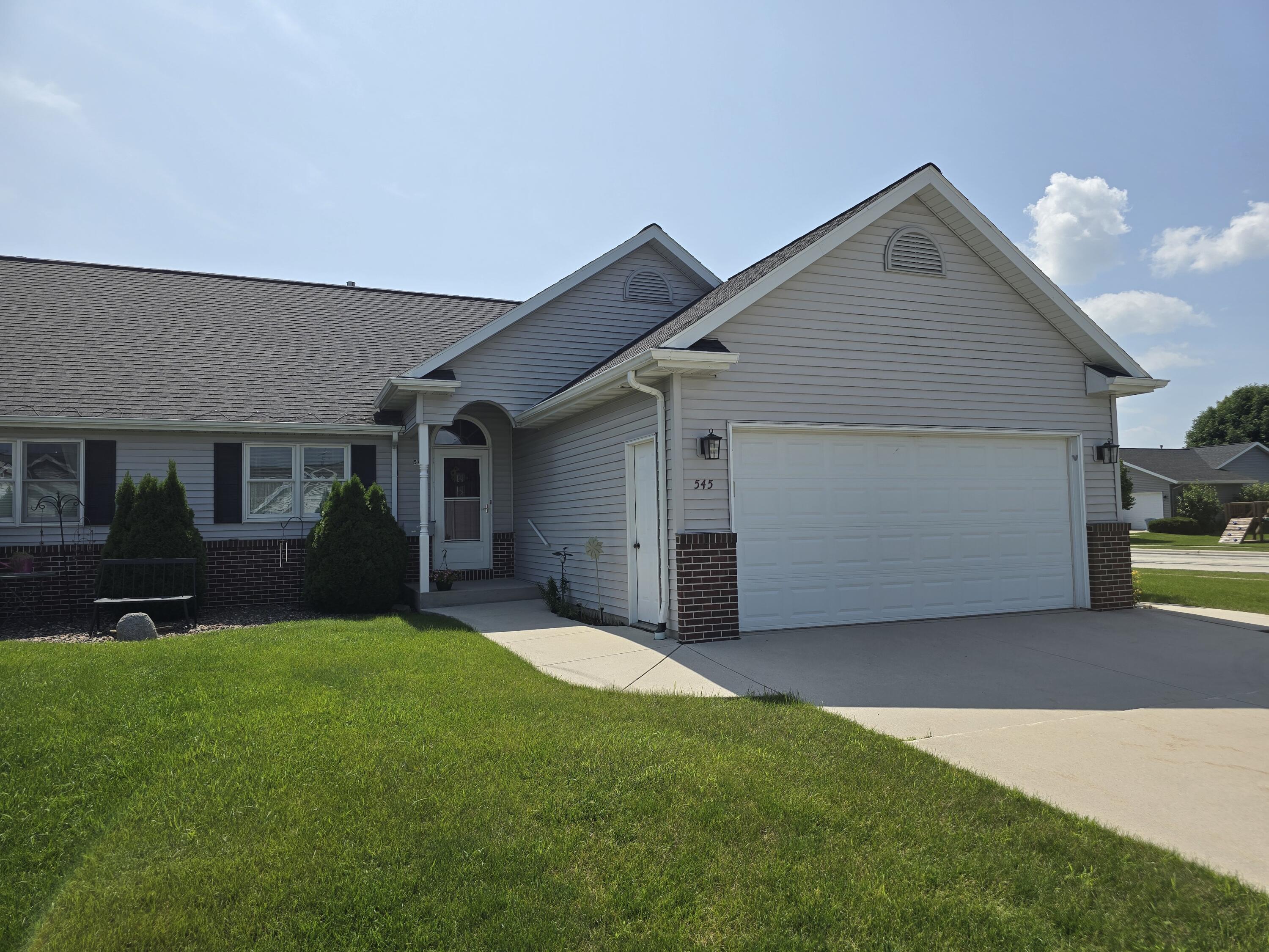 545 Ohio Ave Property Photo 1