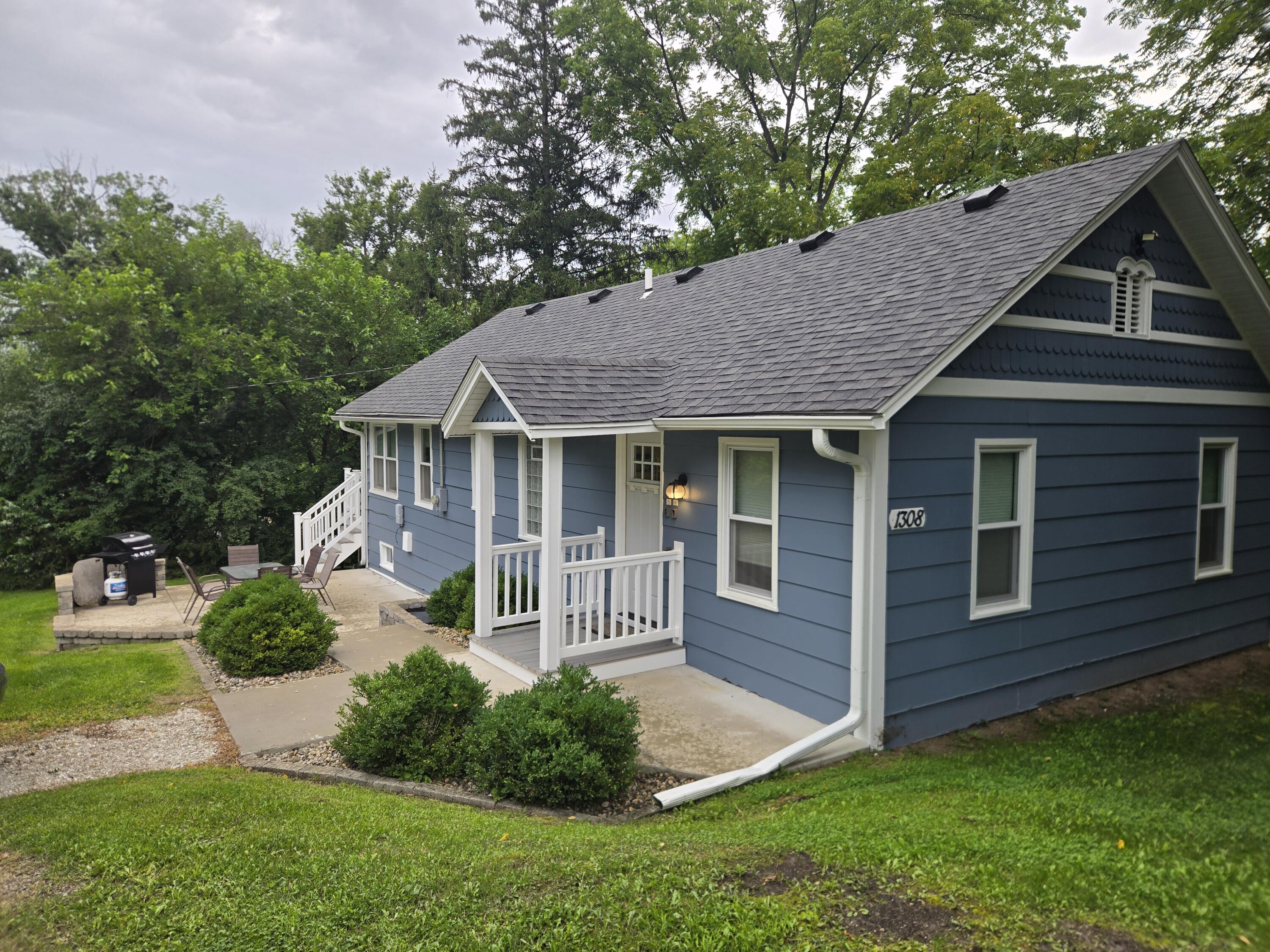1308 E Lake Shore Dr Property Photo 1