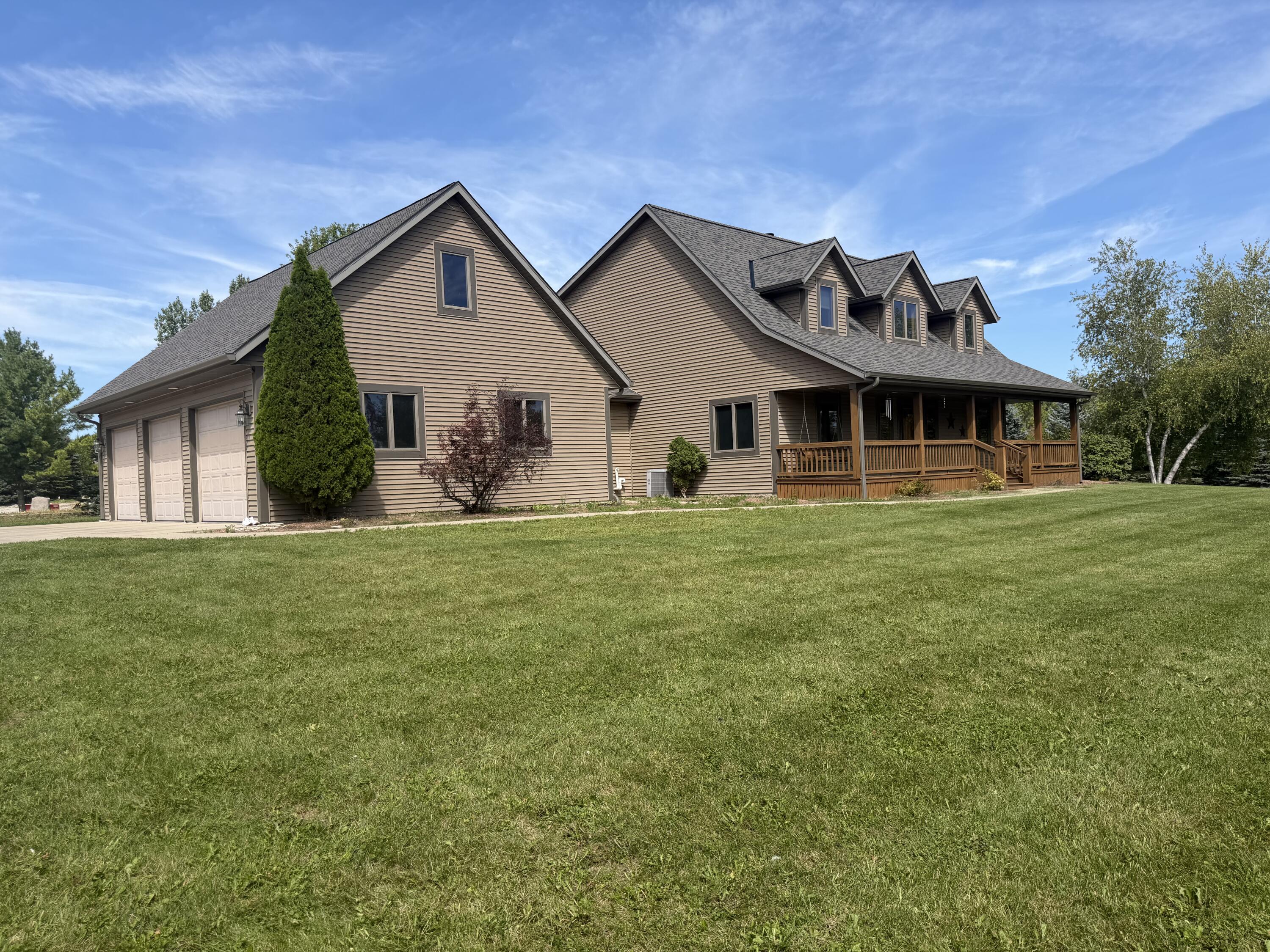 472 River Dr