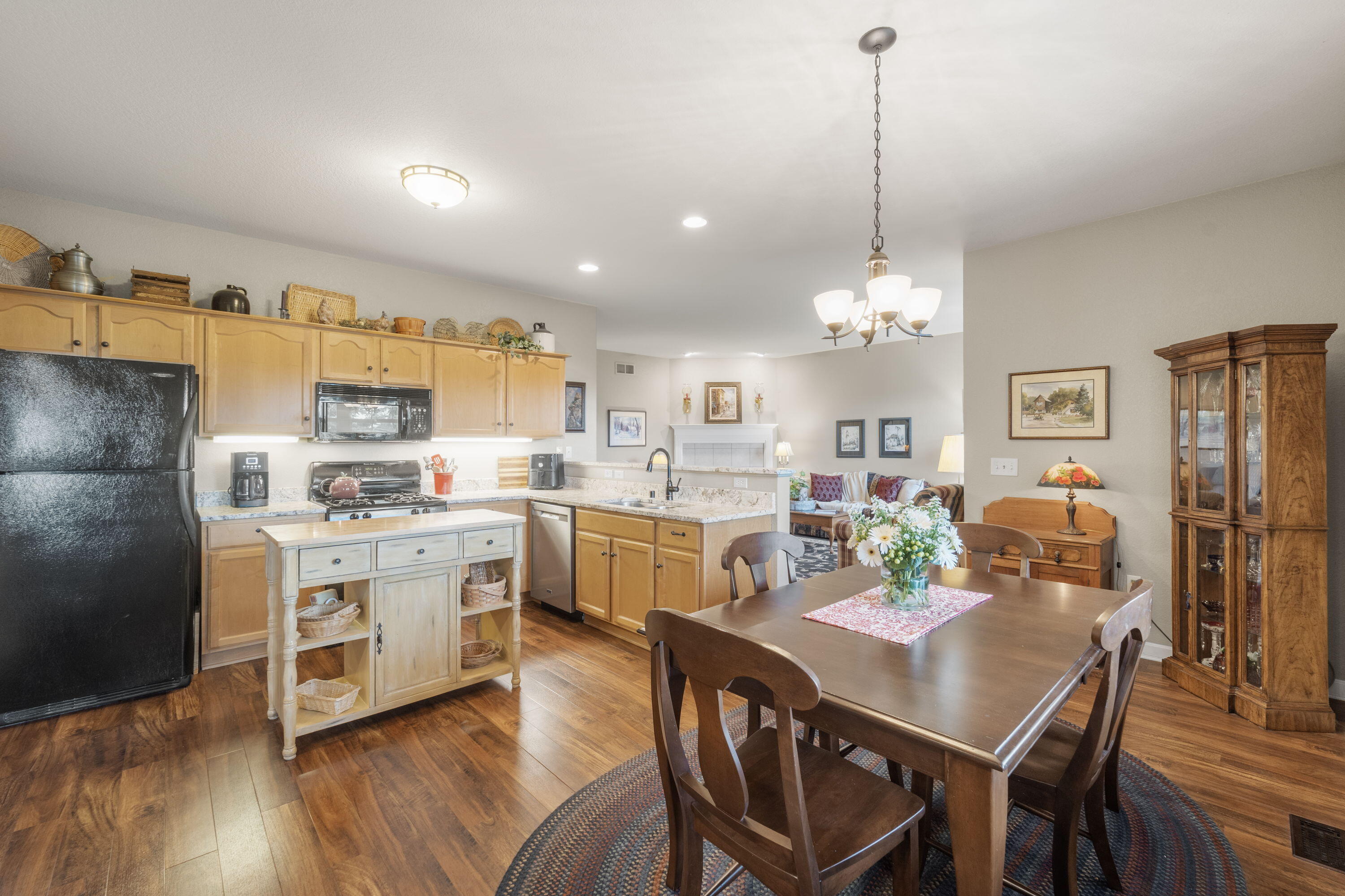 691 W Dekora St