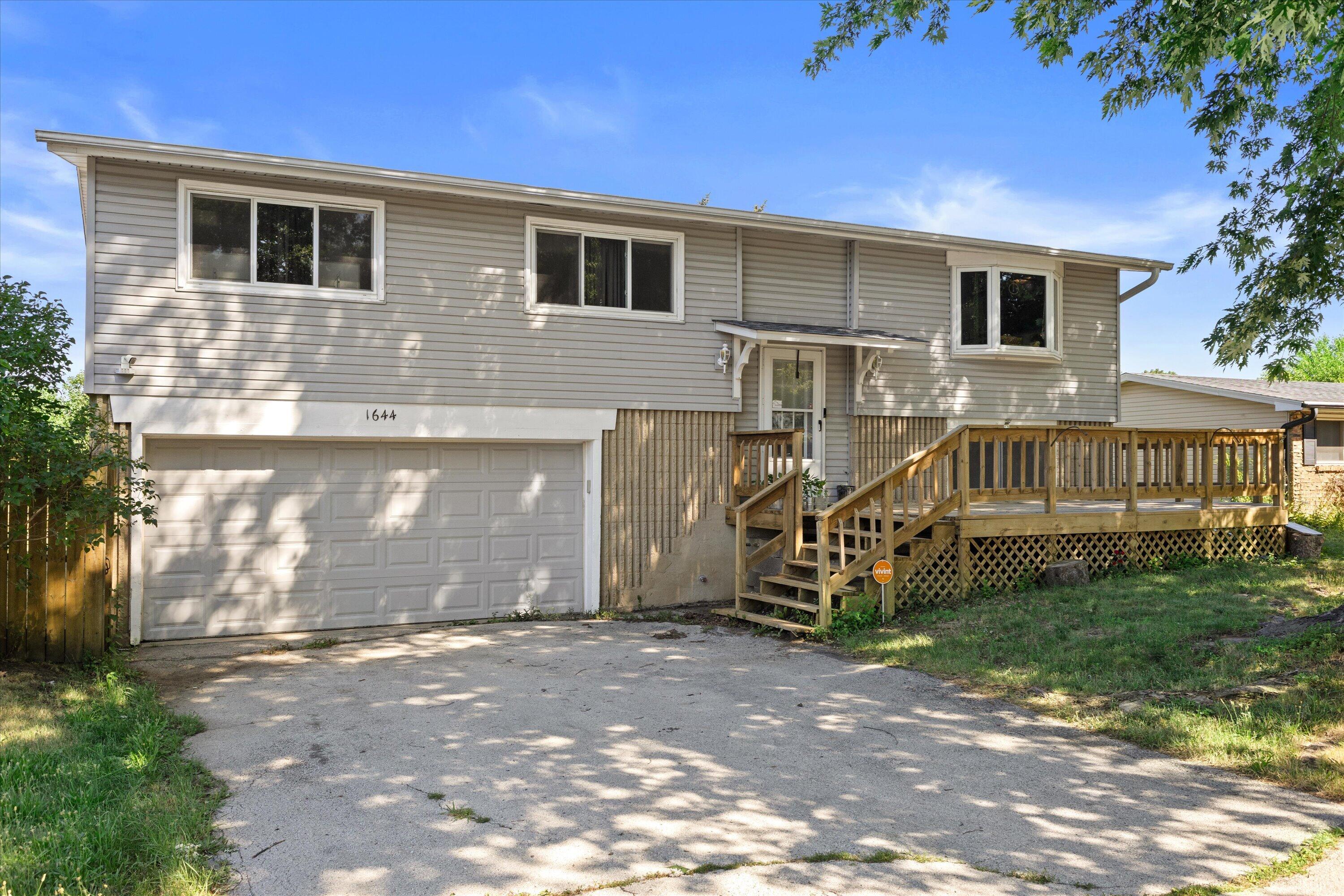 1644 Warwick Way Property Photo 1