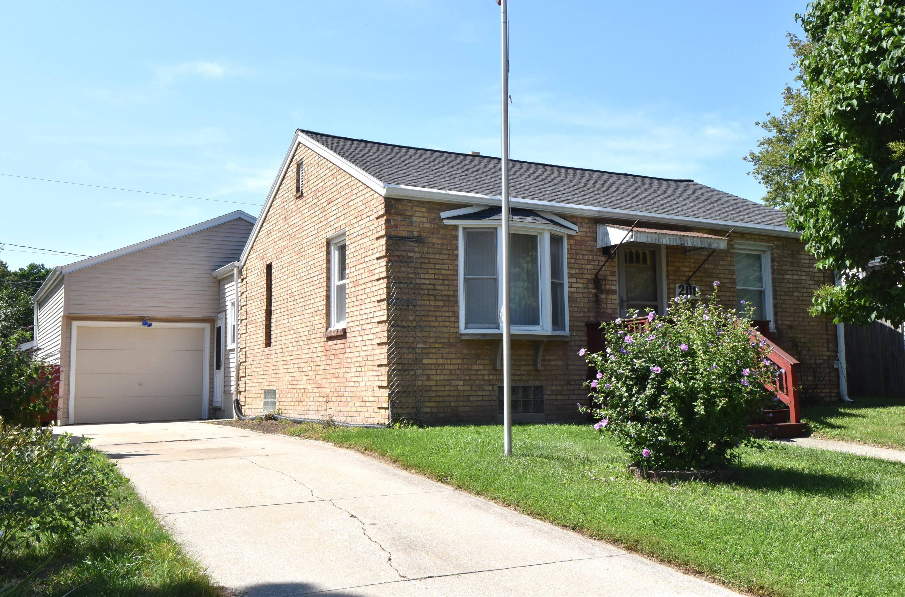 206 Belmont Ave Property Photo 1