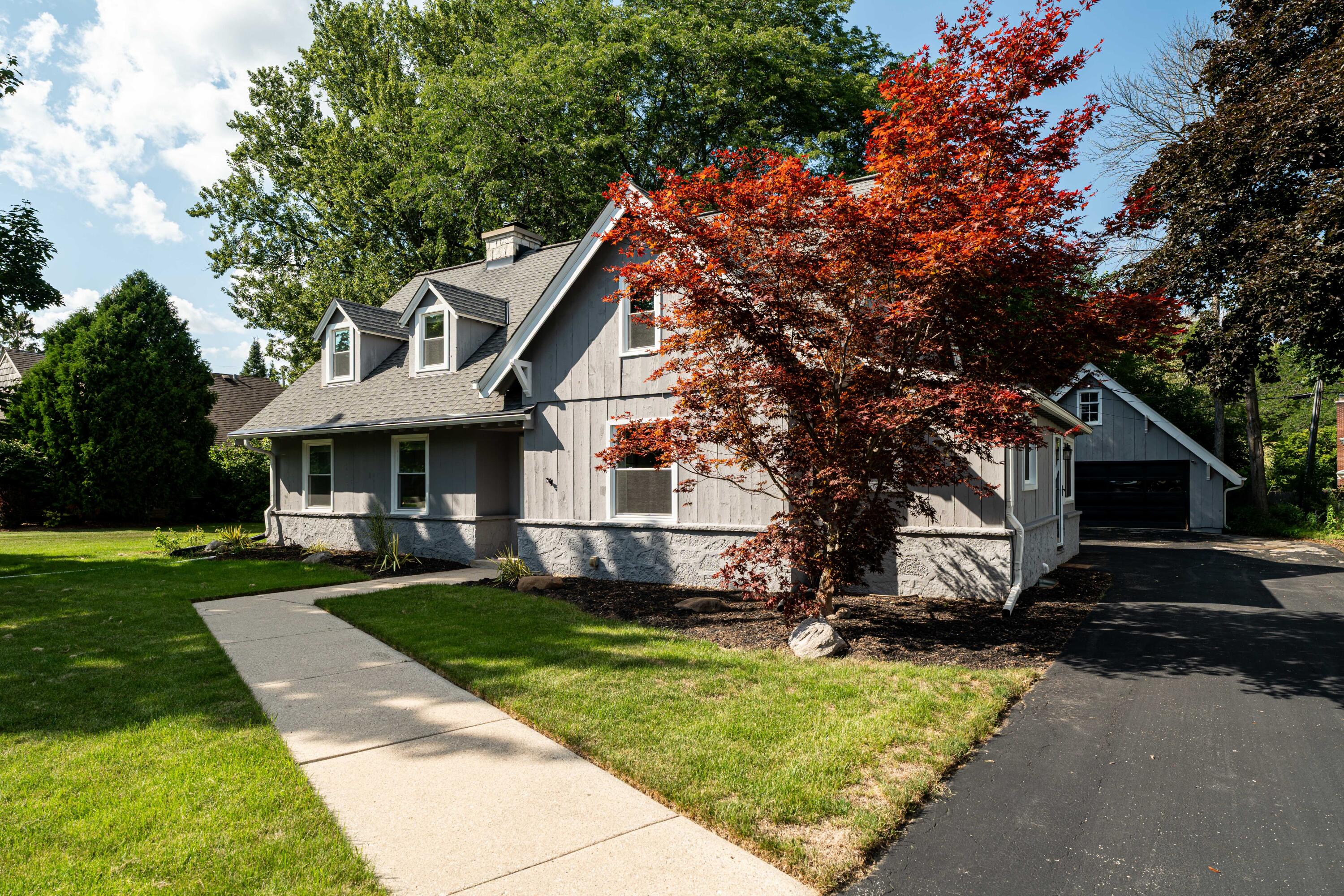 140 E Green Tree Rd