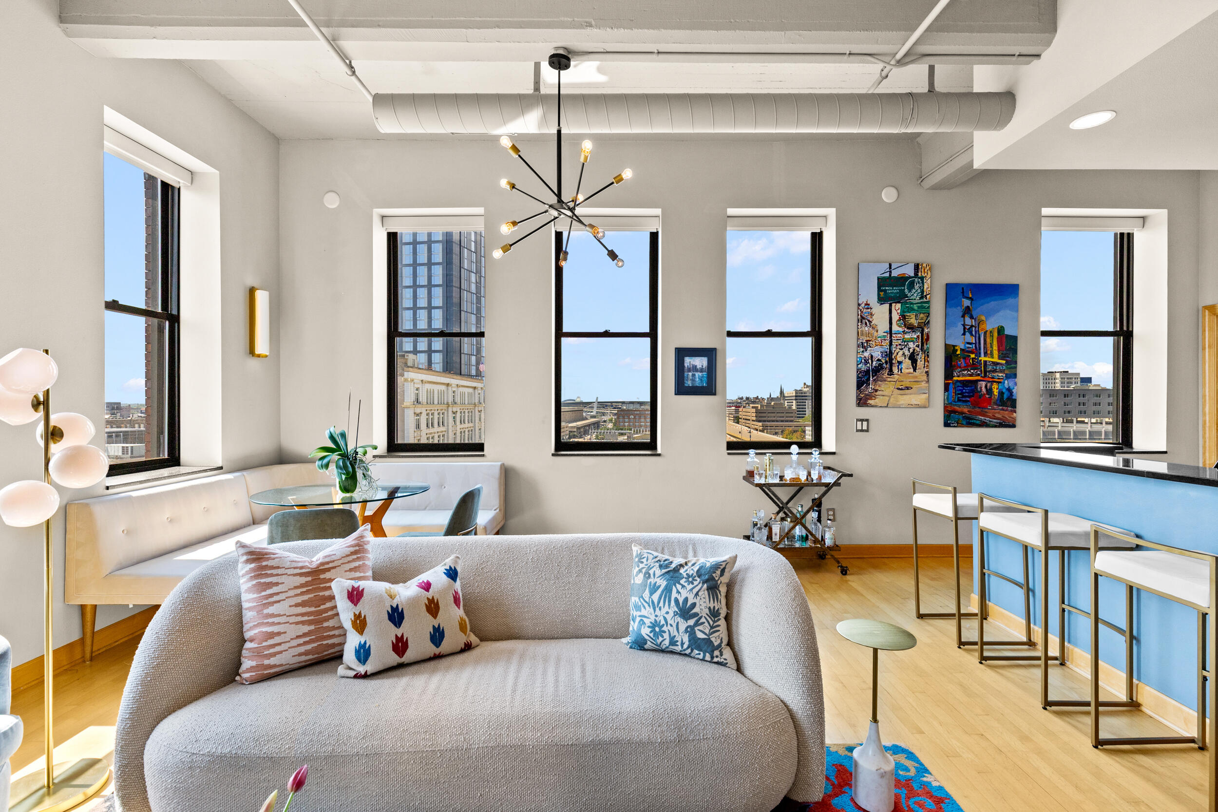 400 N Broadway - Property Photo 1
