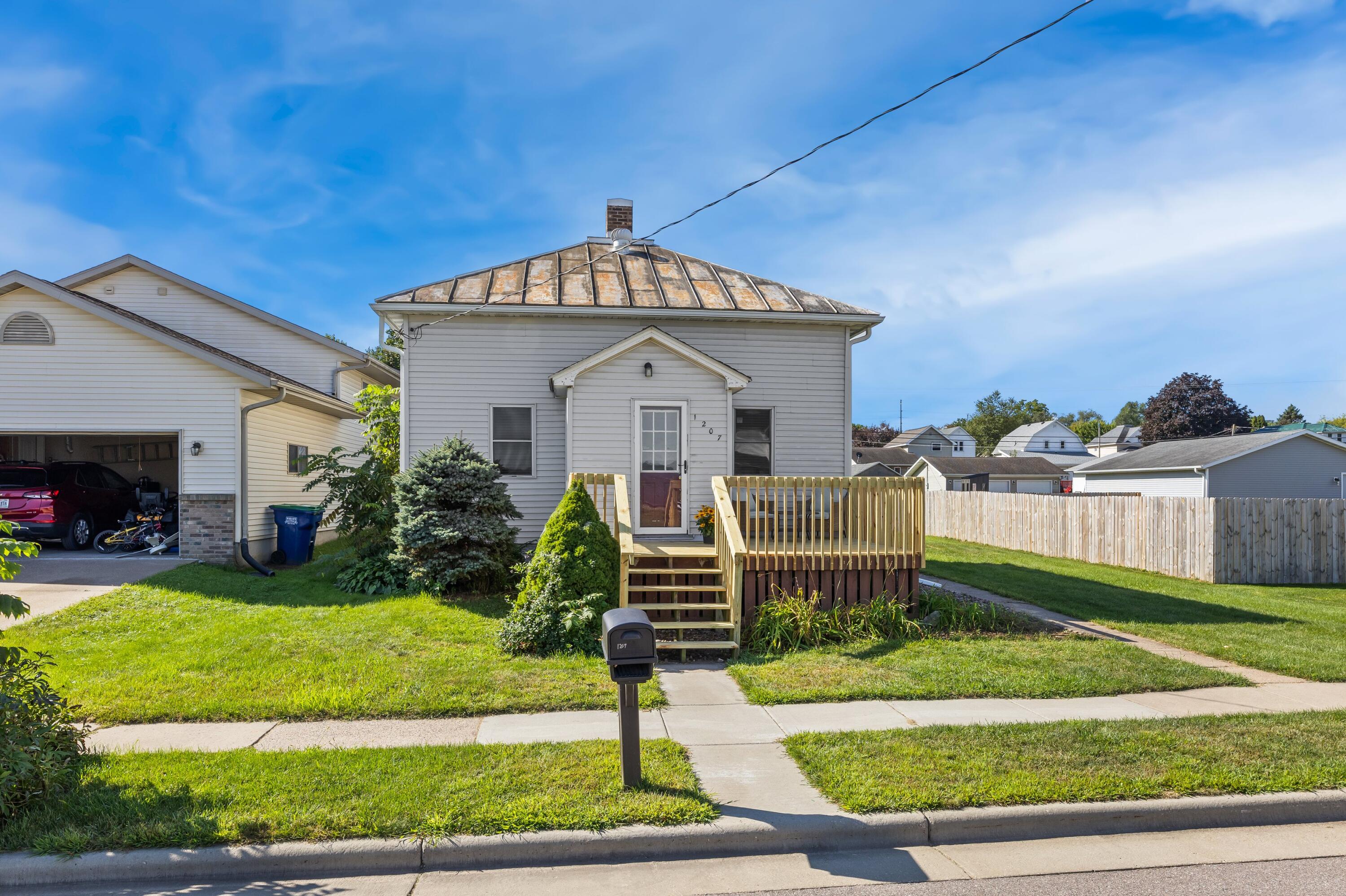 1207 Bangor St Property Photo 1