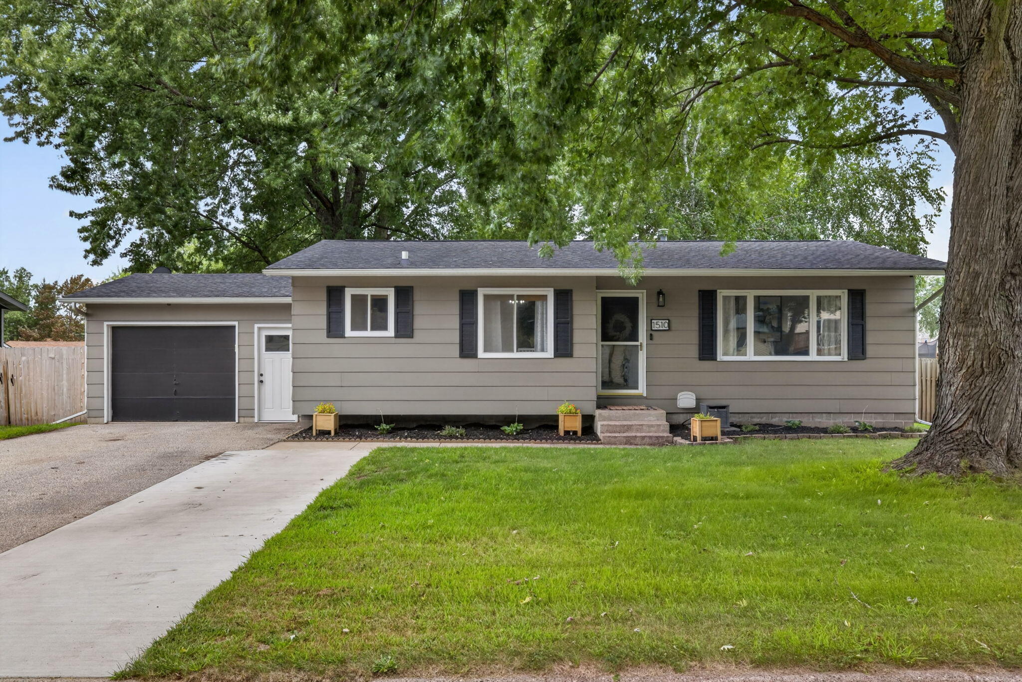 1510 Cliffview Dr Property Photo 1