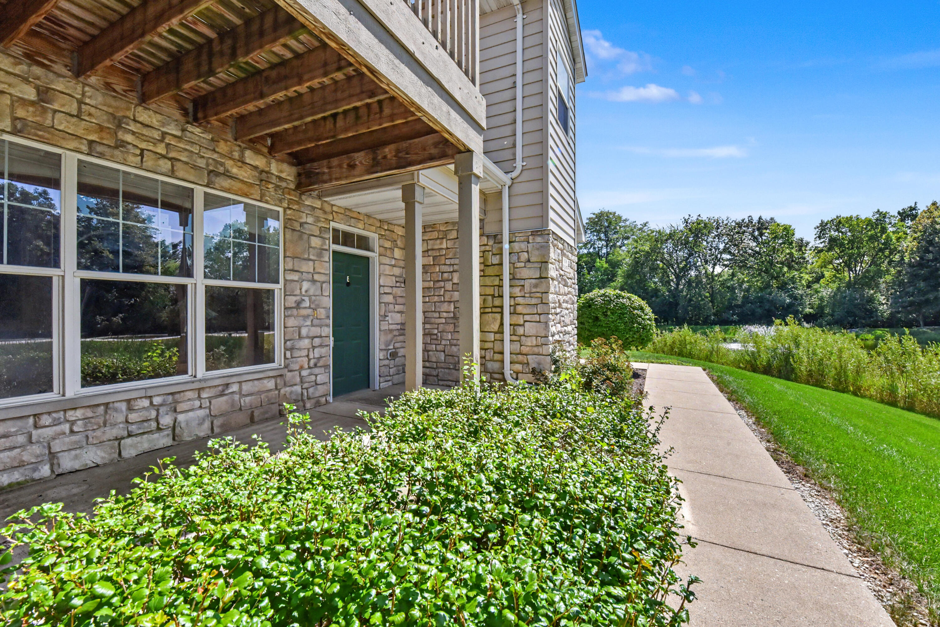 N16w26559 Meadowgrass Cir Property Photo 1