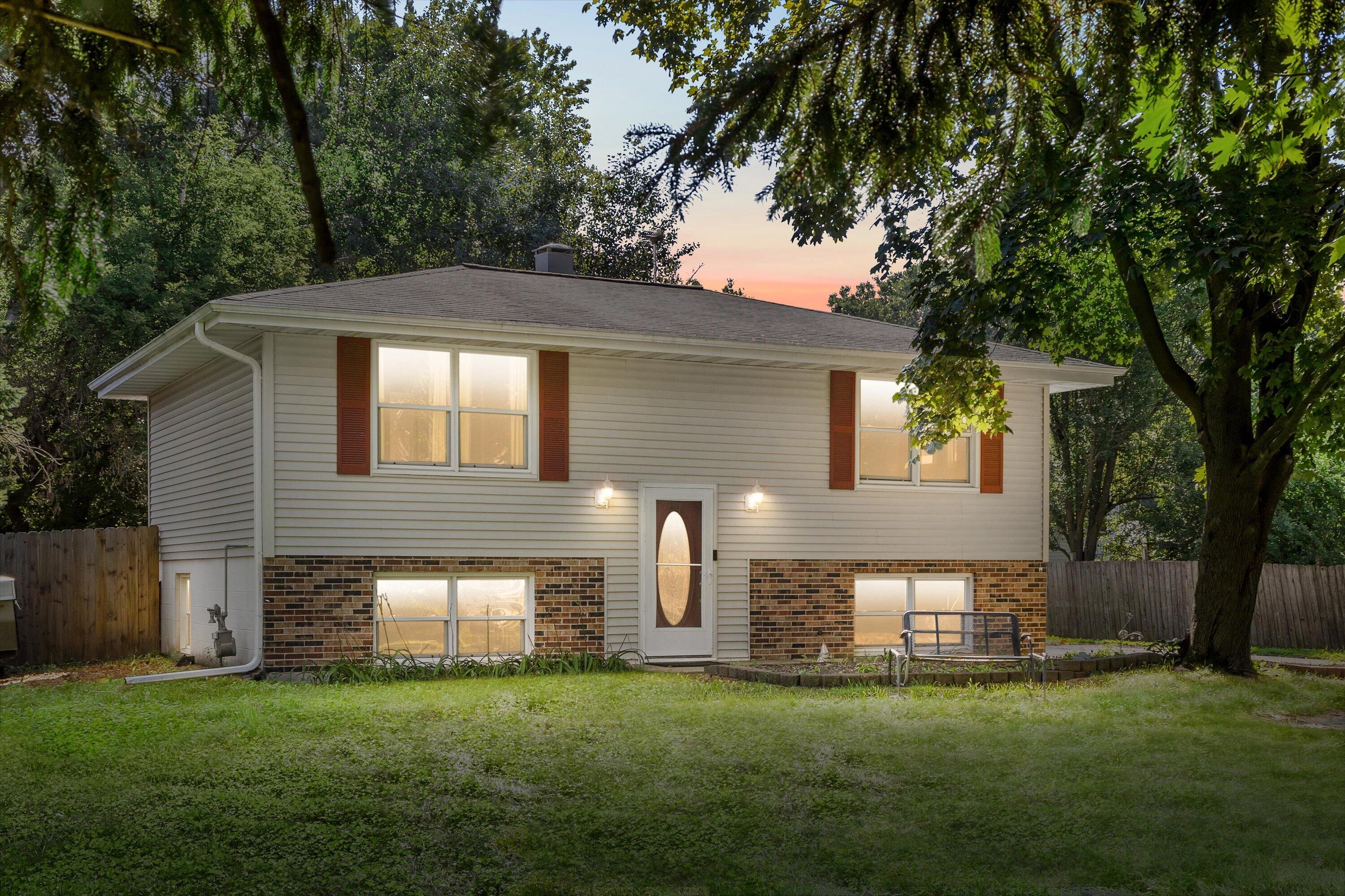 4445 Erie St Property Photo 1