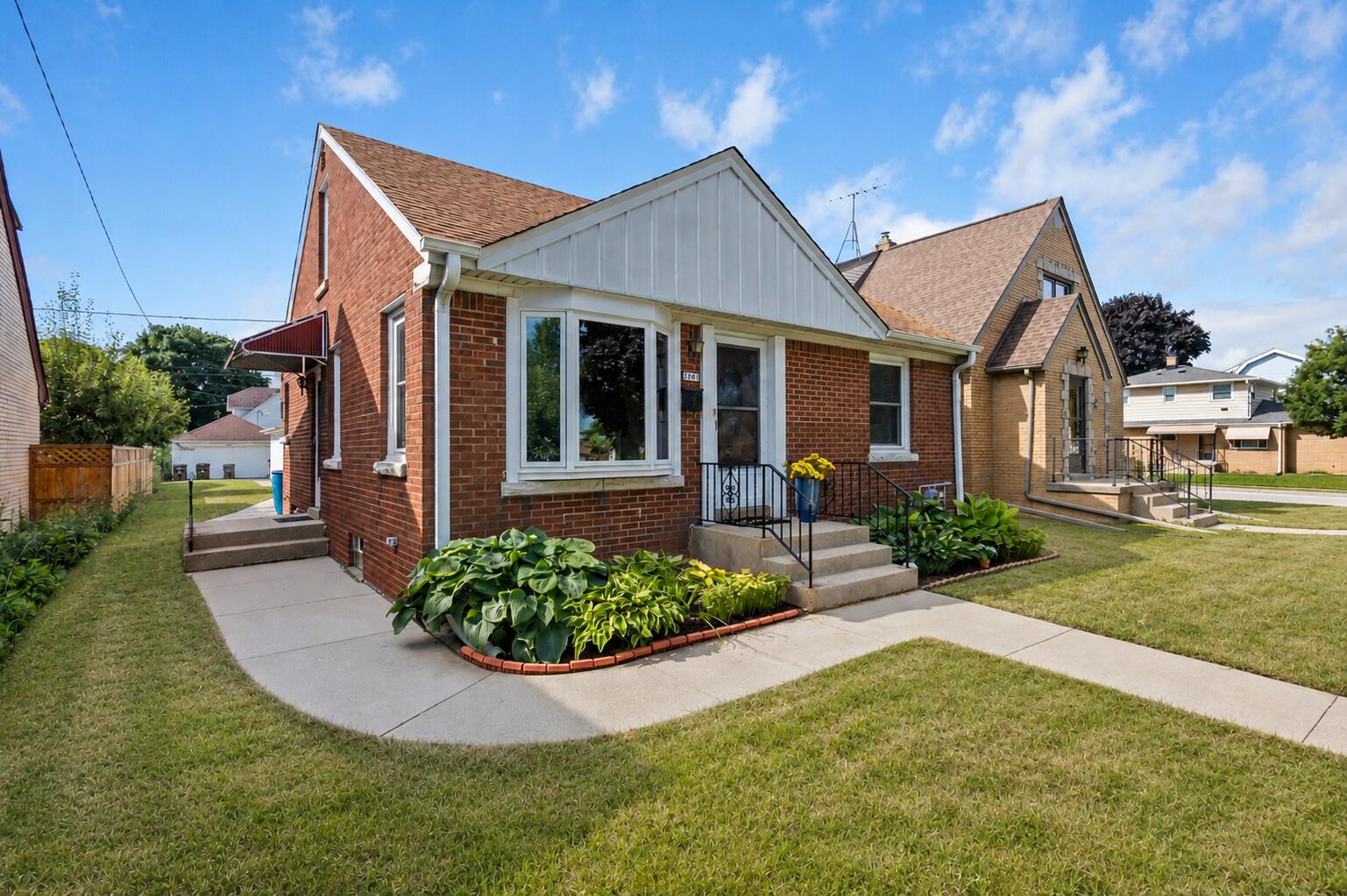 3907 E Holmes Ave