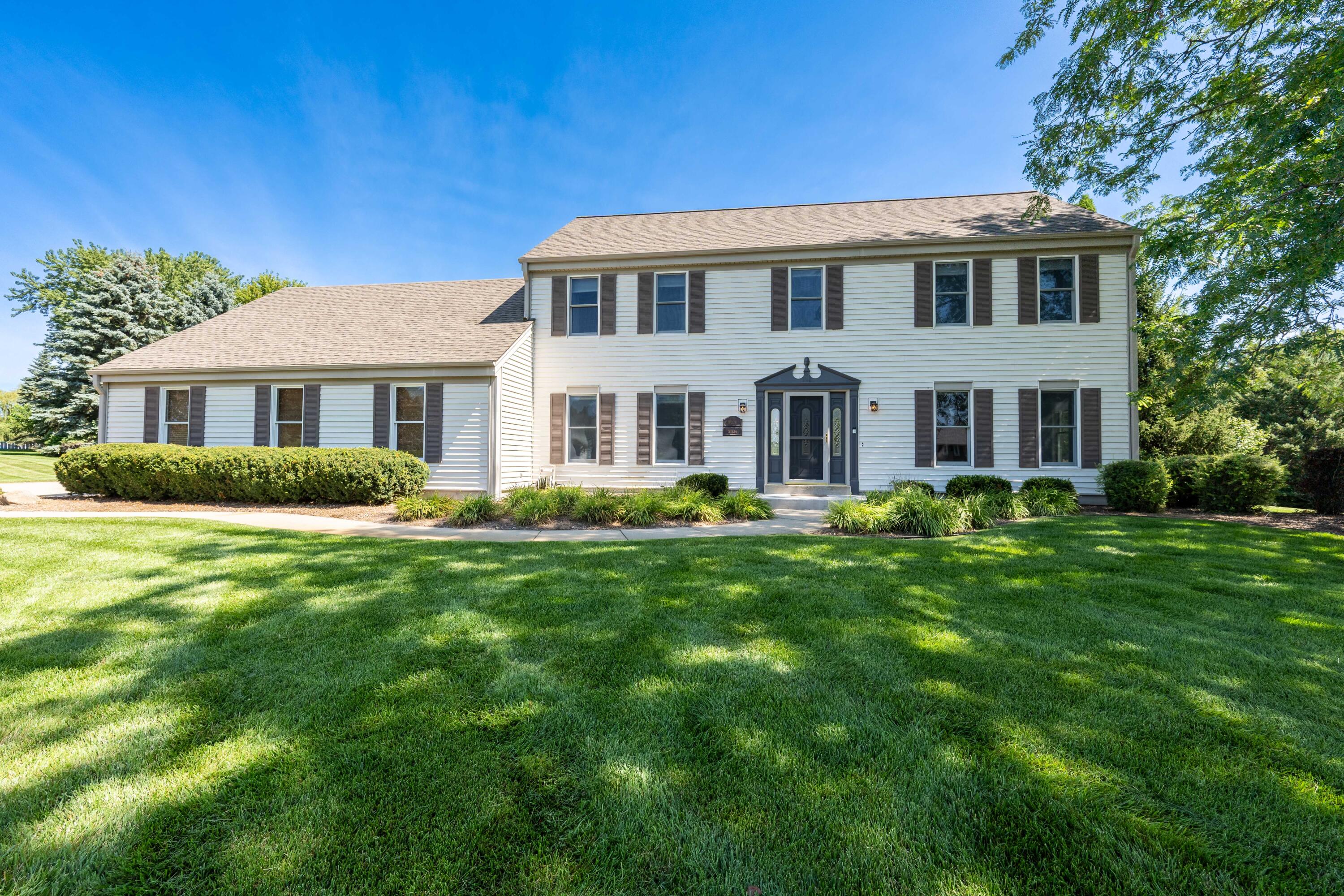 W328N3834 Range Woods Dr