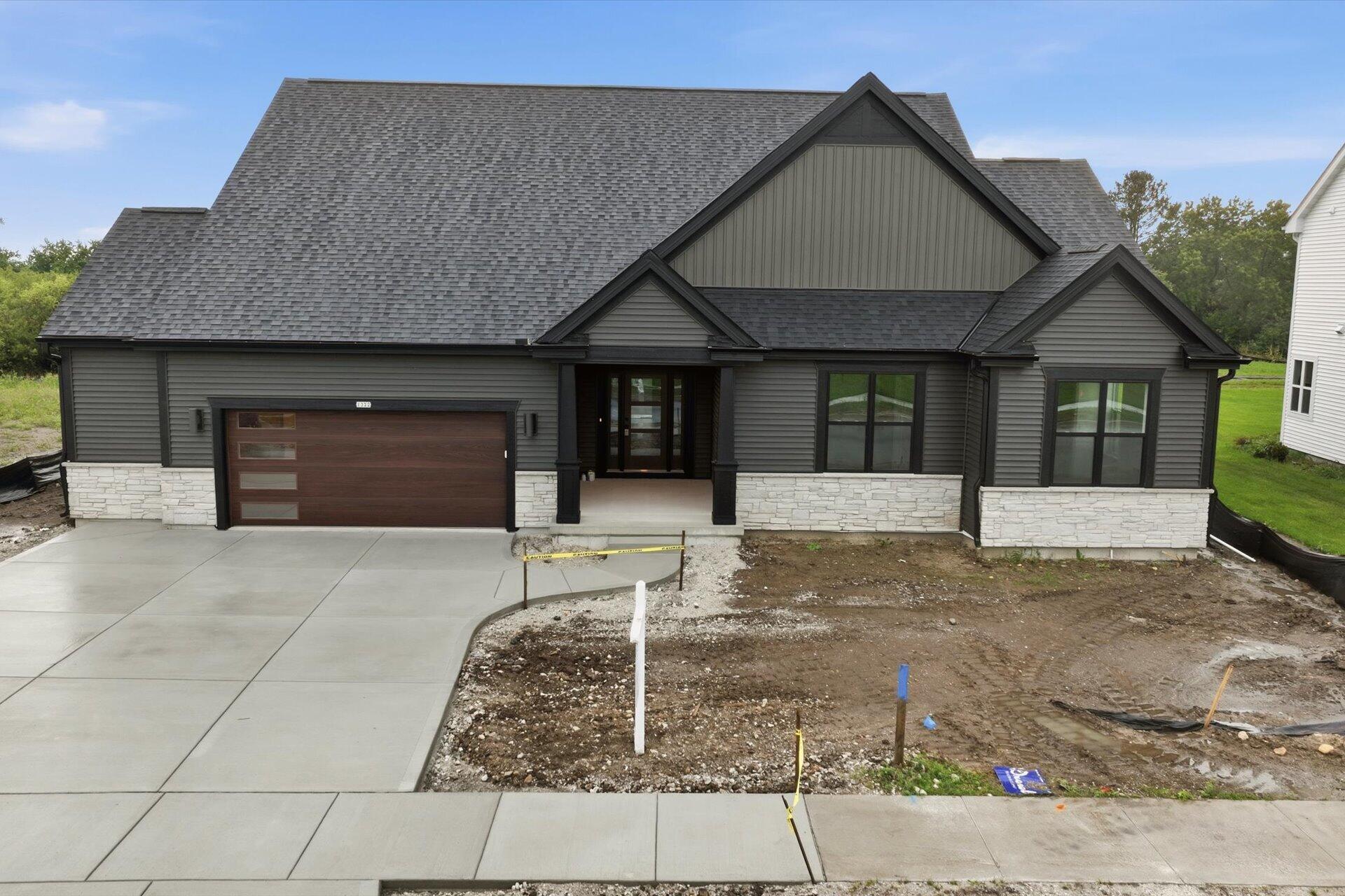 1322 Scotsland Ln Property Photo 1