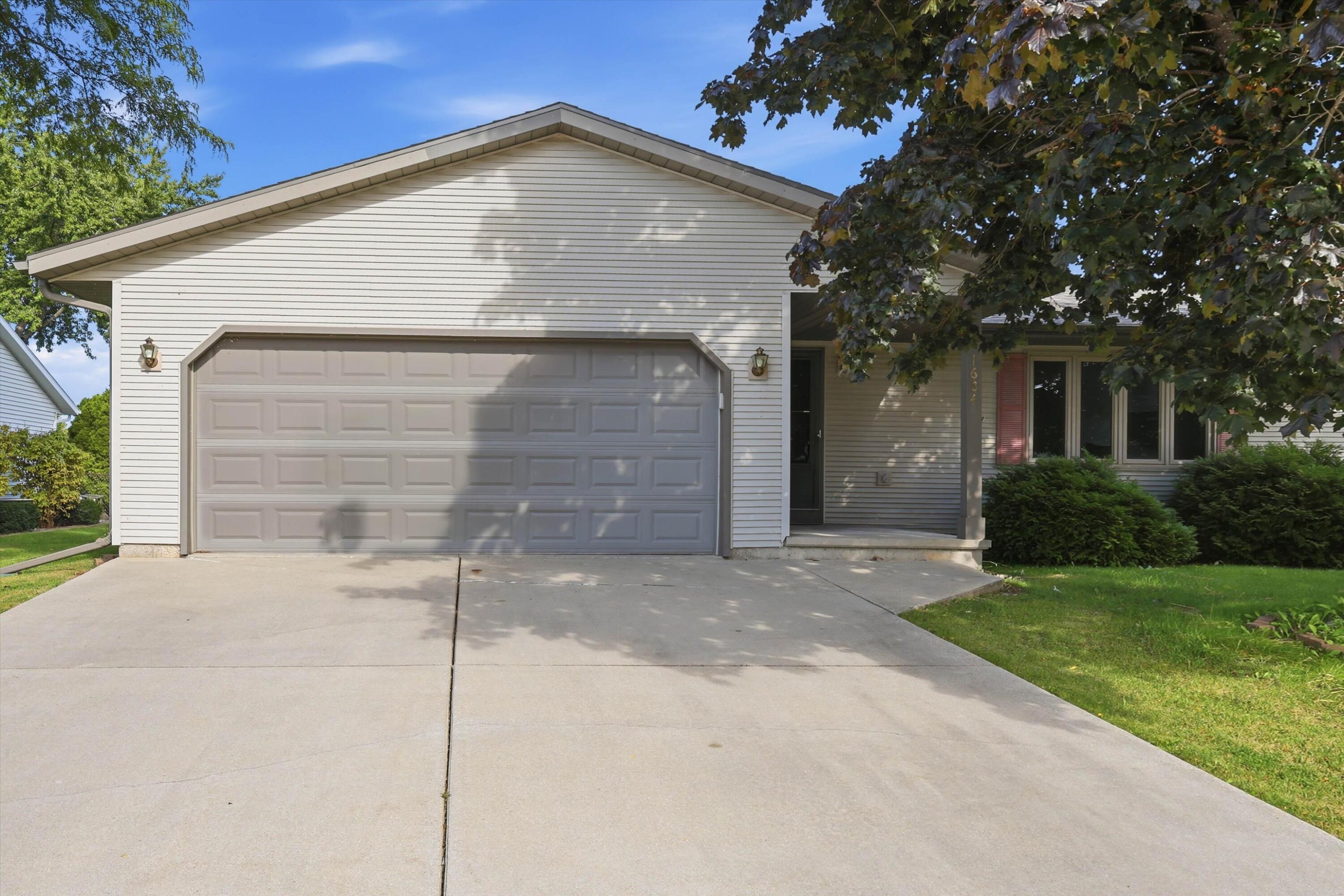 1604 Fairlawn Ave Property Photo 1