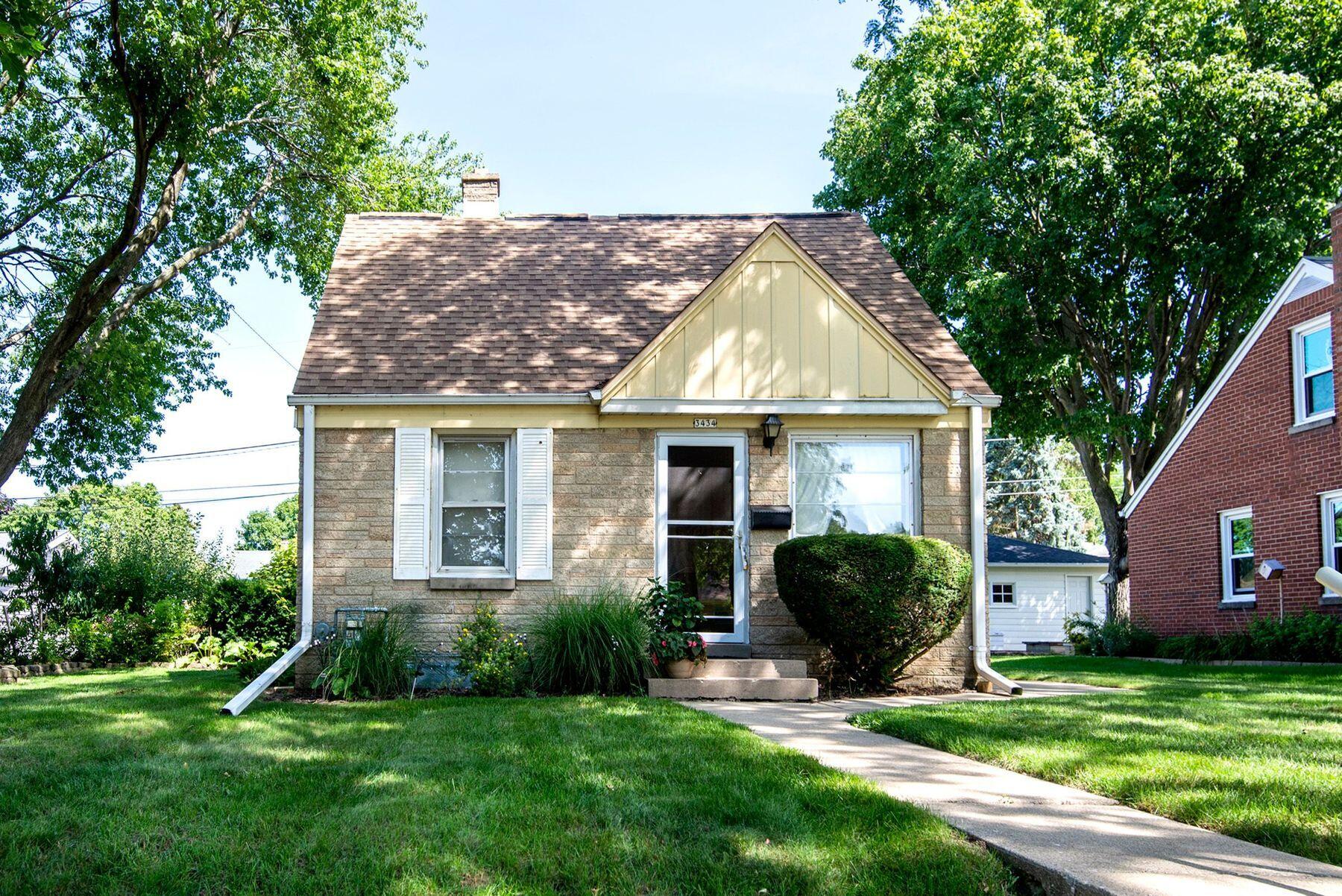 3434 E Bottsford Ave Property Photo 1
