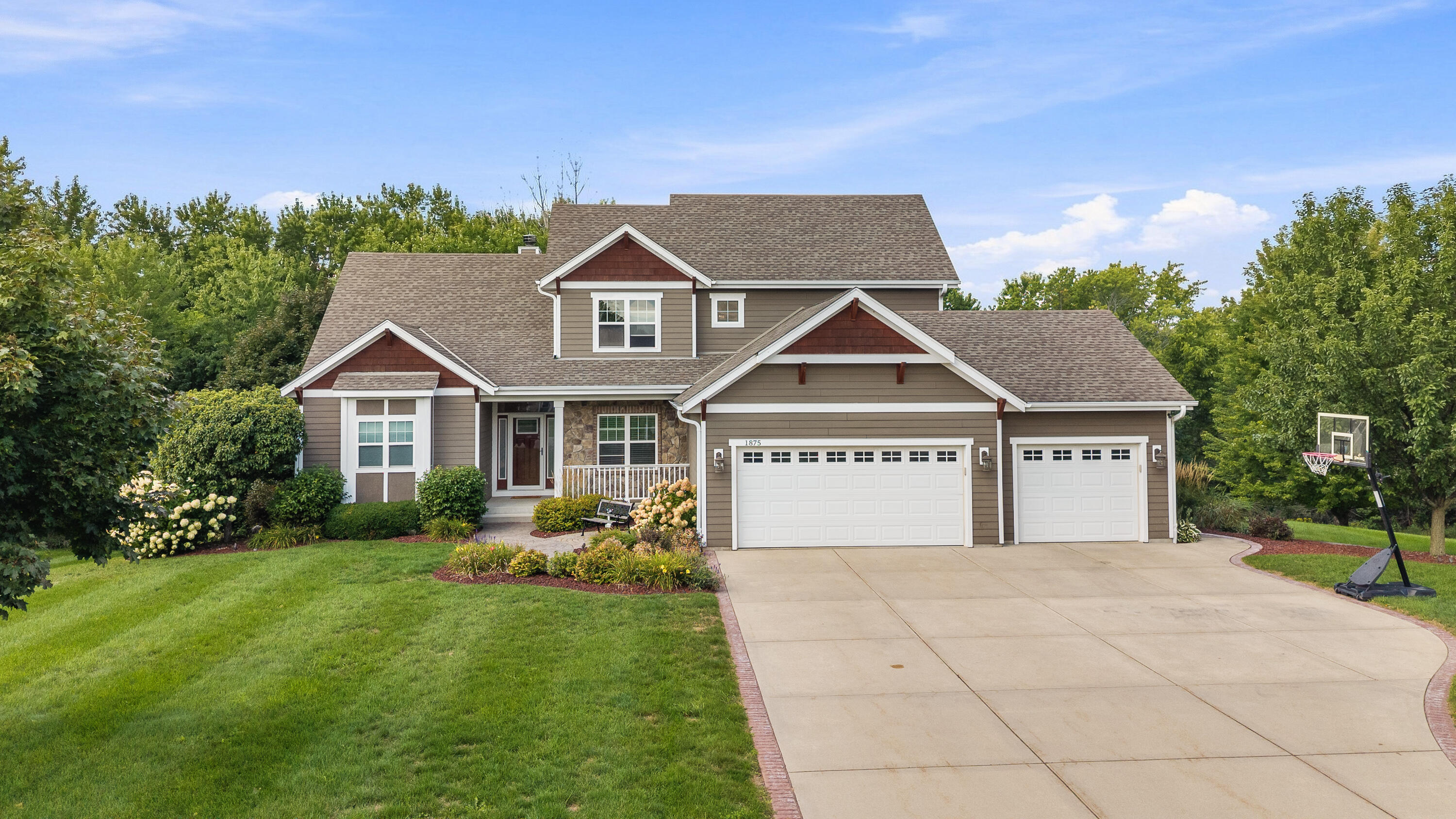 1875 Highland Ct
