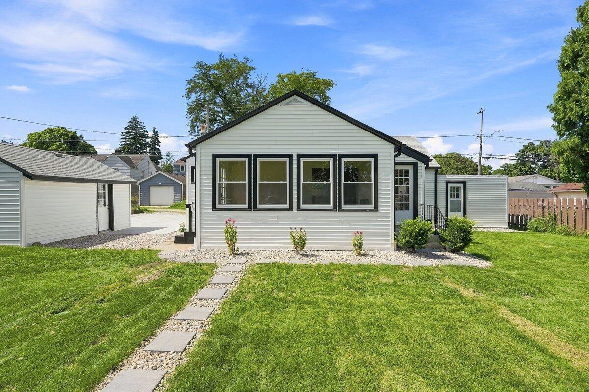 2917 S 67th St Property Photo 1