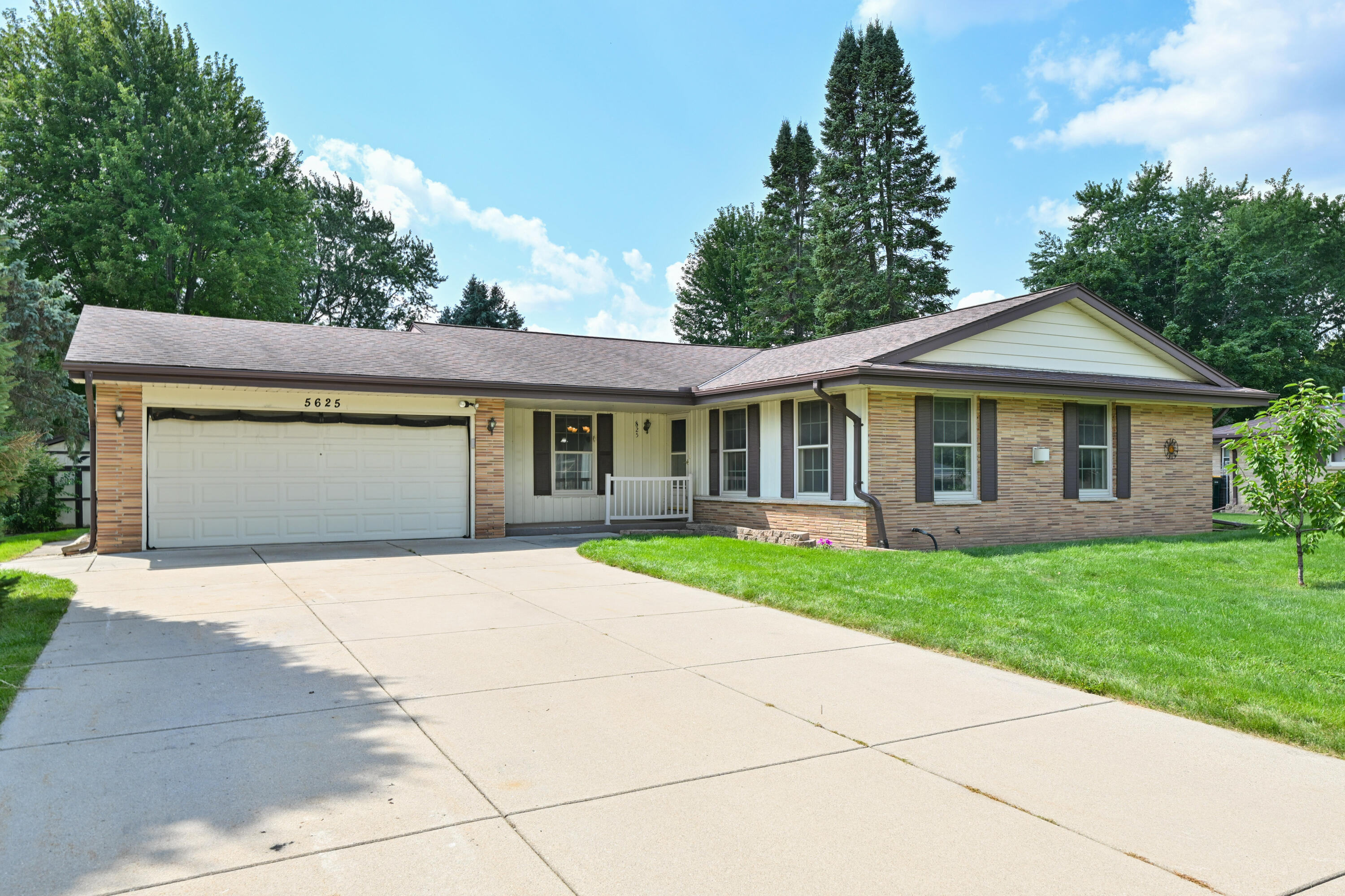 5625 S Monaco Pl