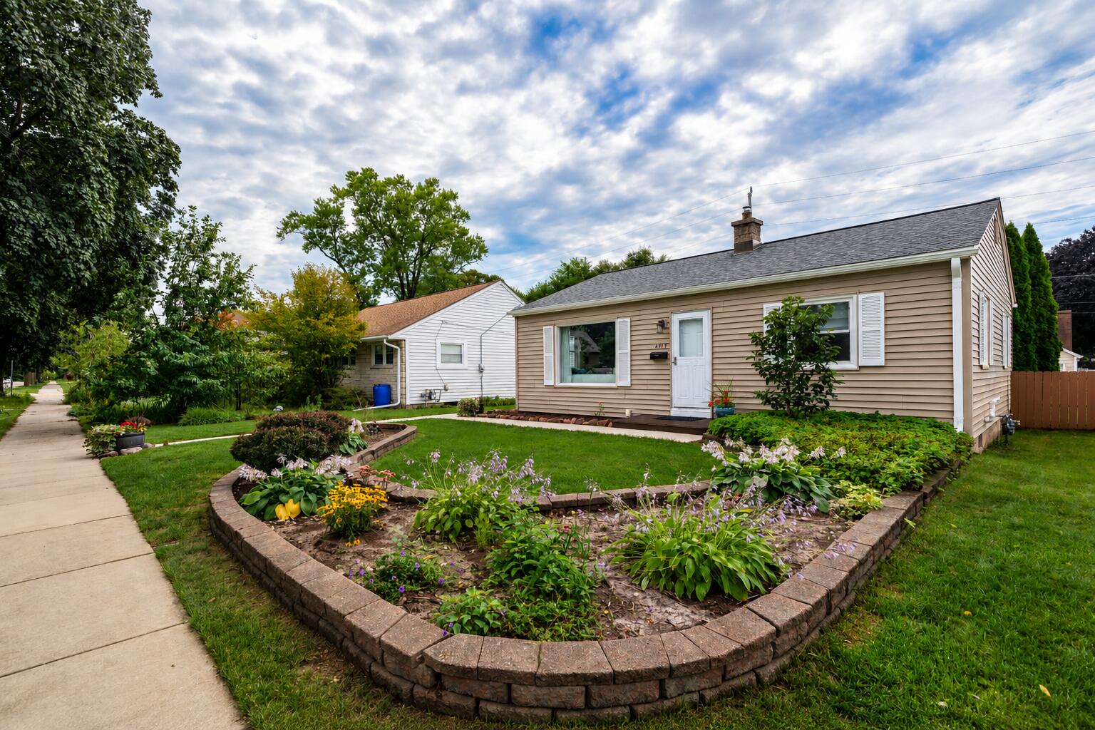 4917 N Mohawk Ave Property Photo 1