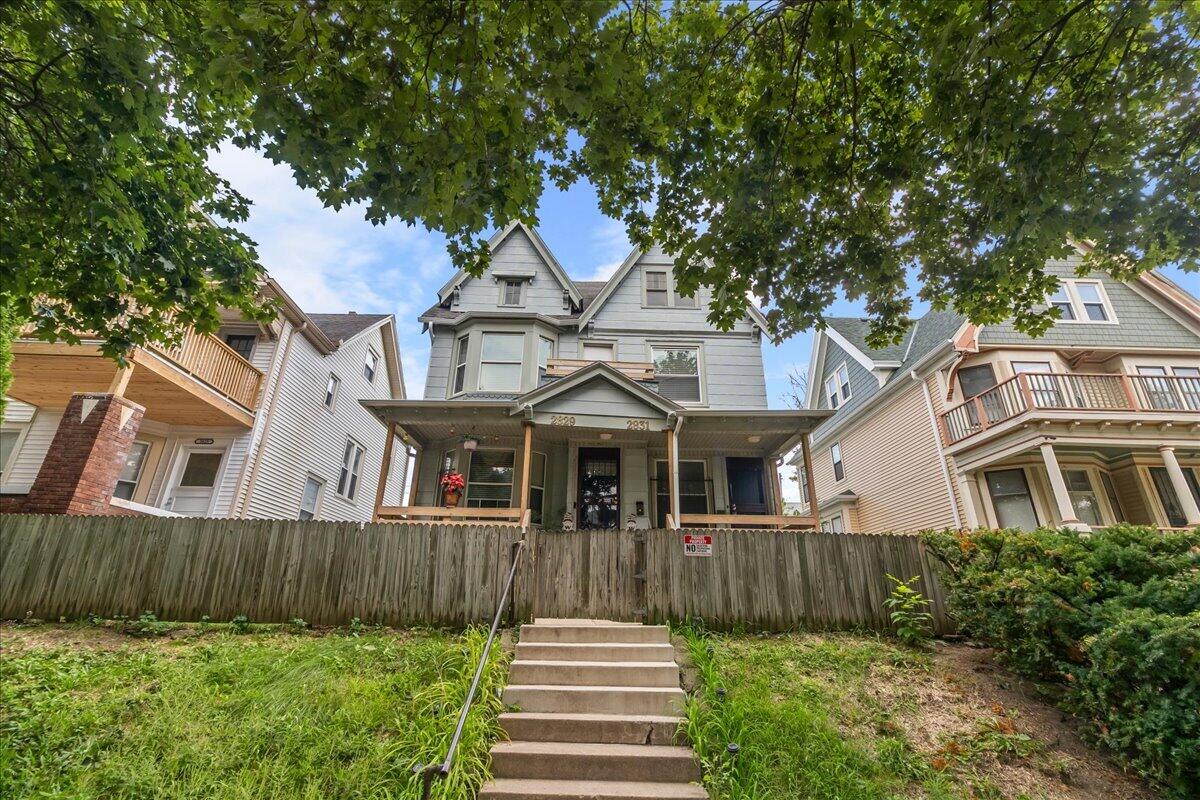 2829 W Juneau Ave Property Photo 1