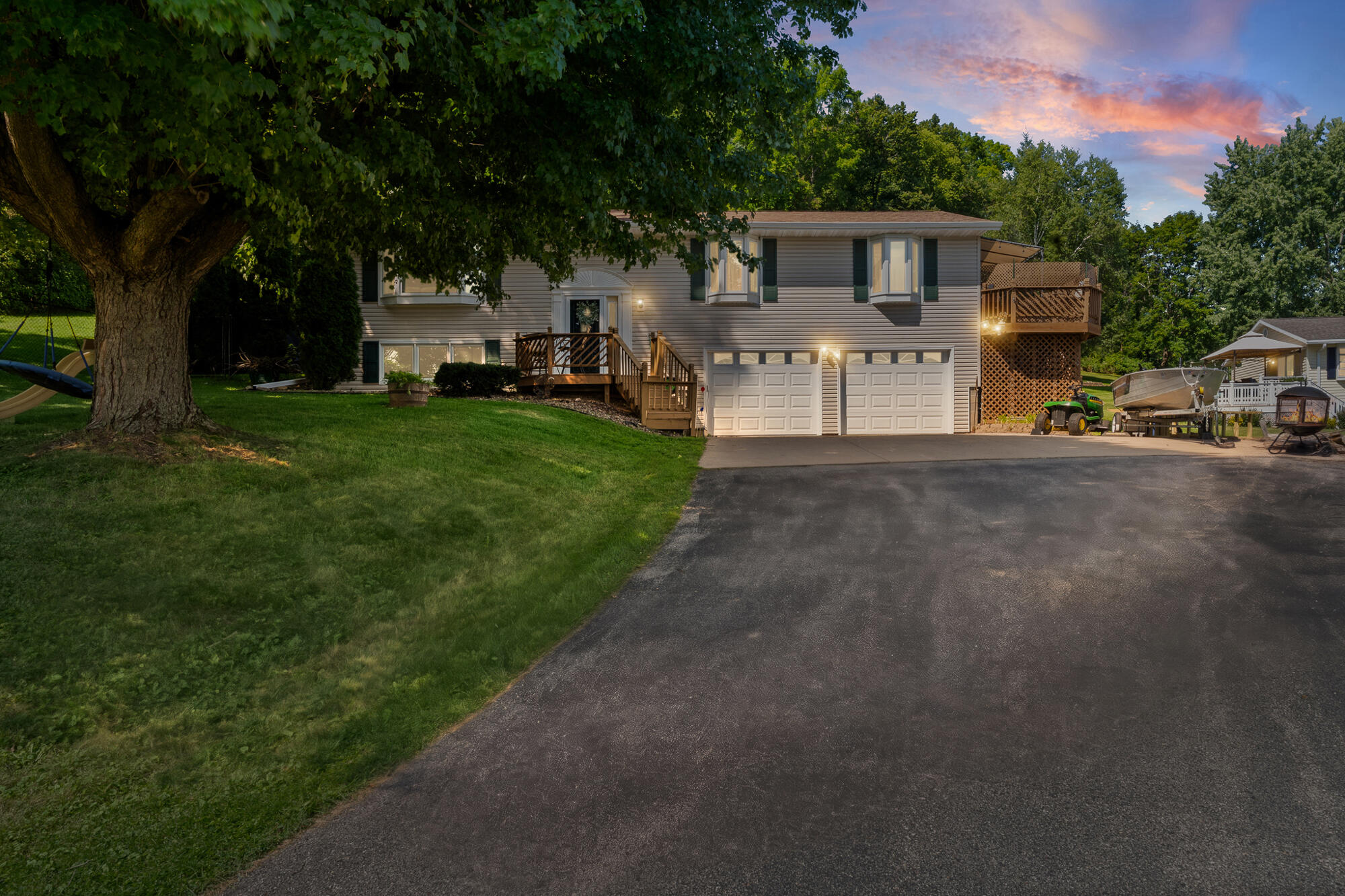 727 4th St Property Photo 1