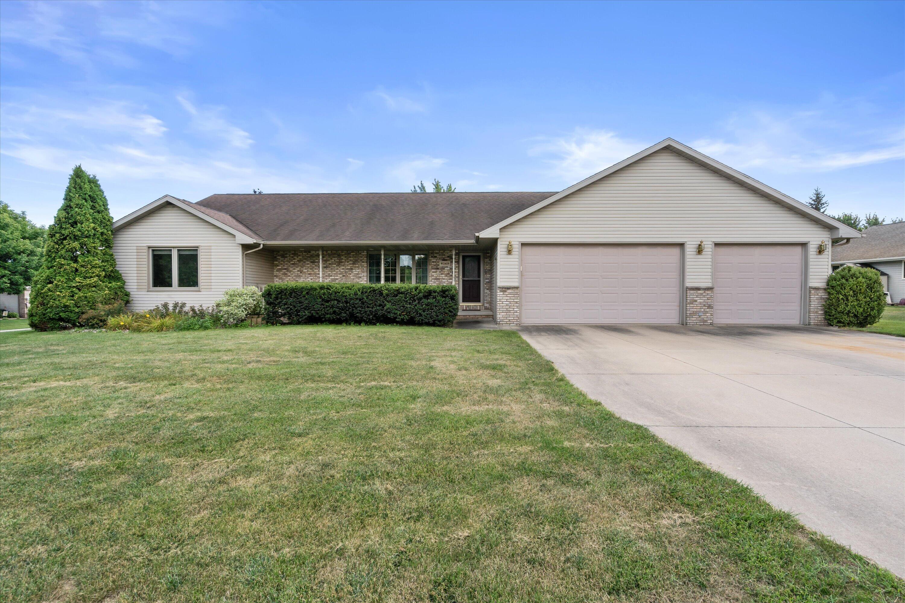W2419 Falcon Ct Property Photo 1