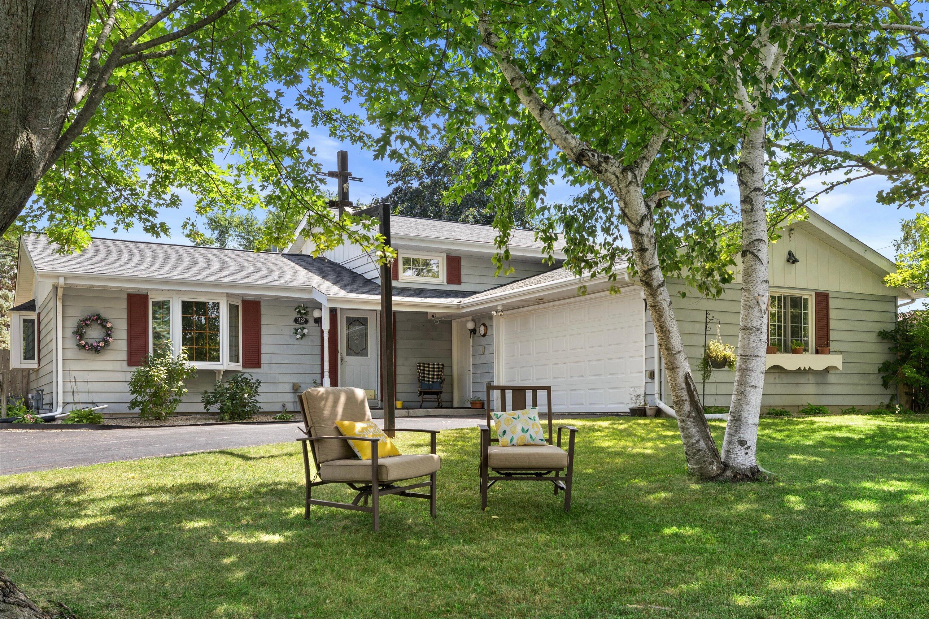 1129 Bluebird Ln