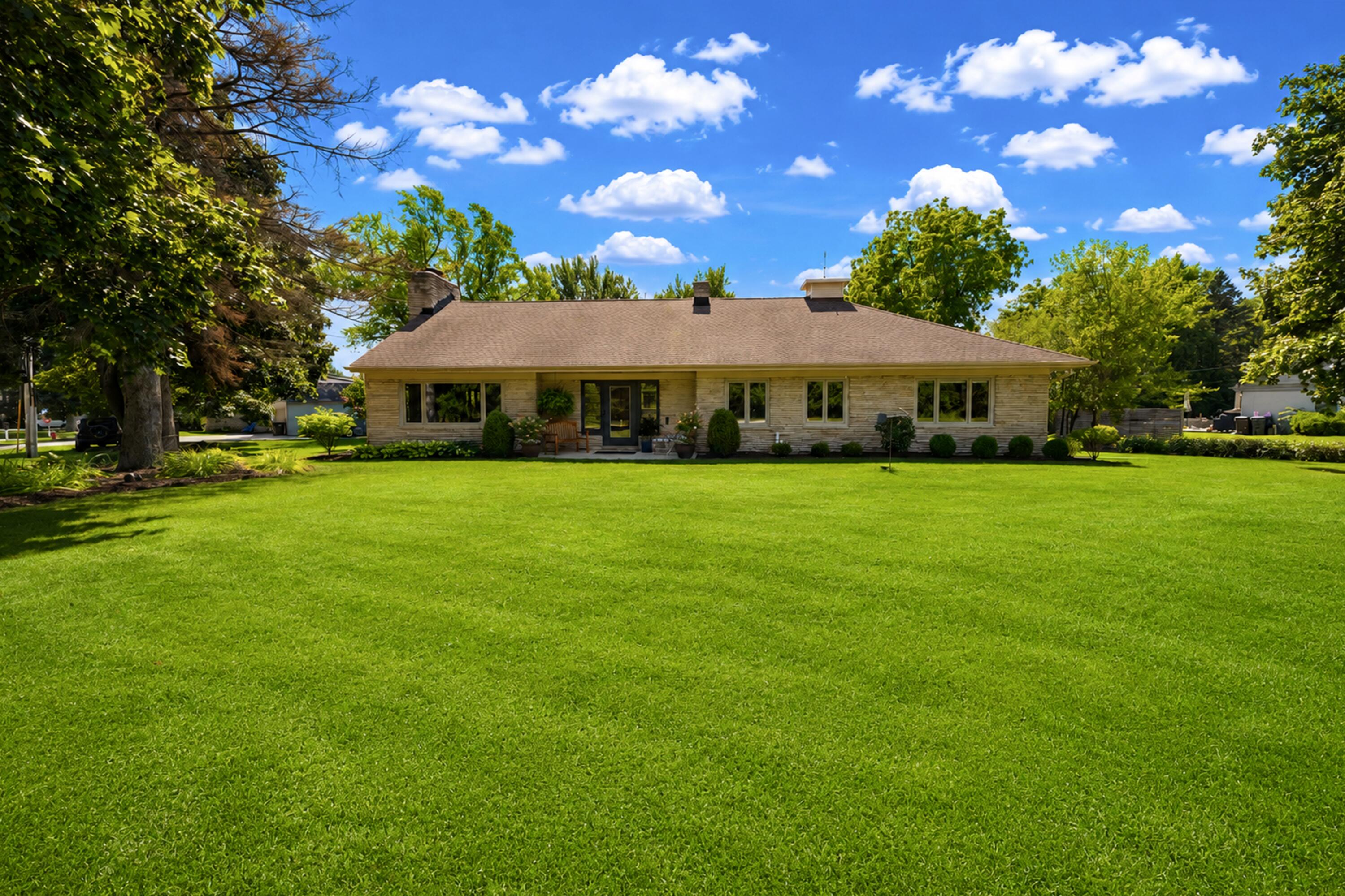 111 W Daphne Rd