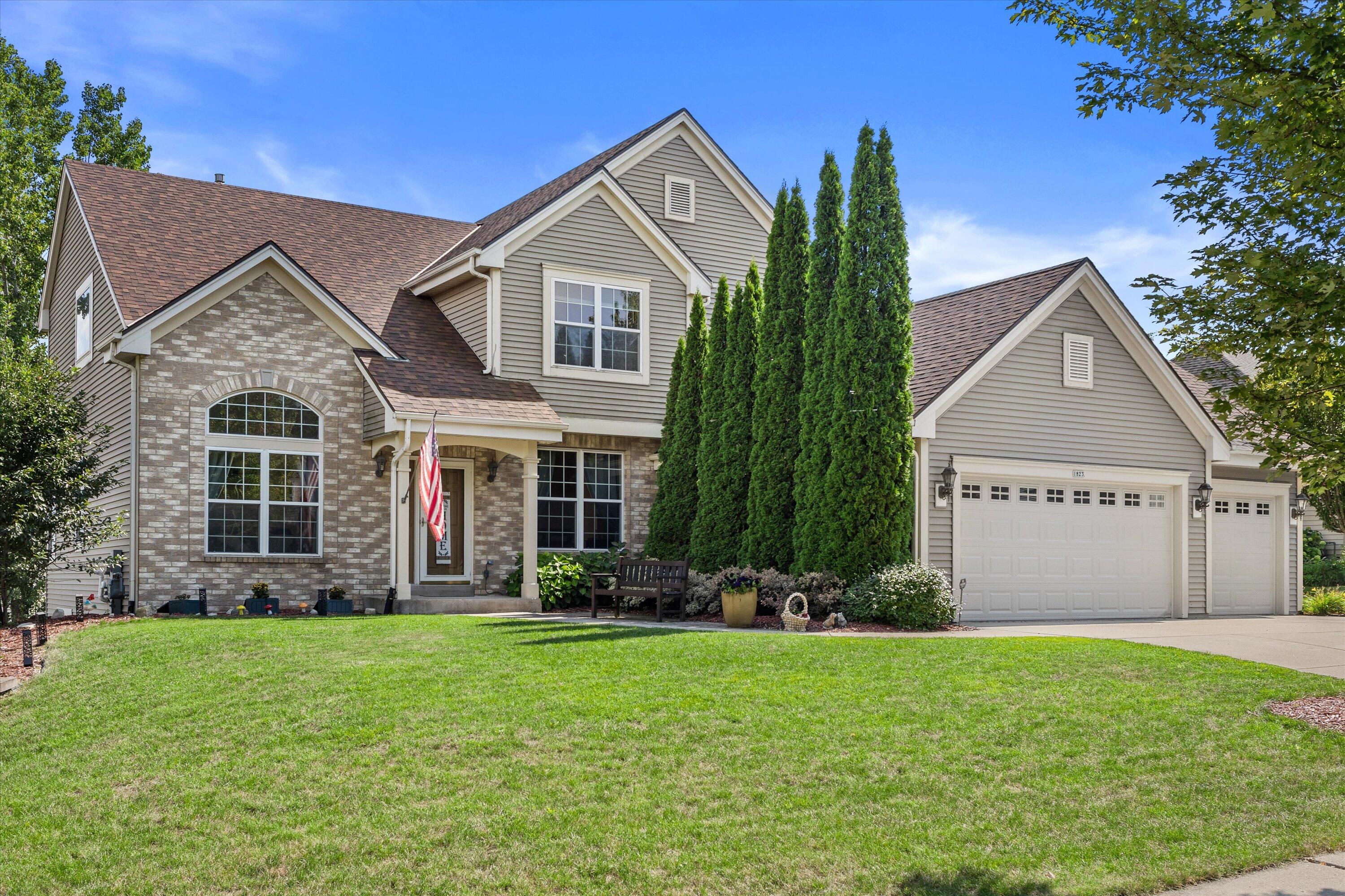 1823 Deer Path -