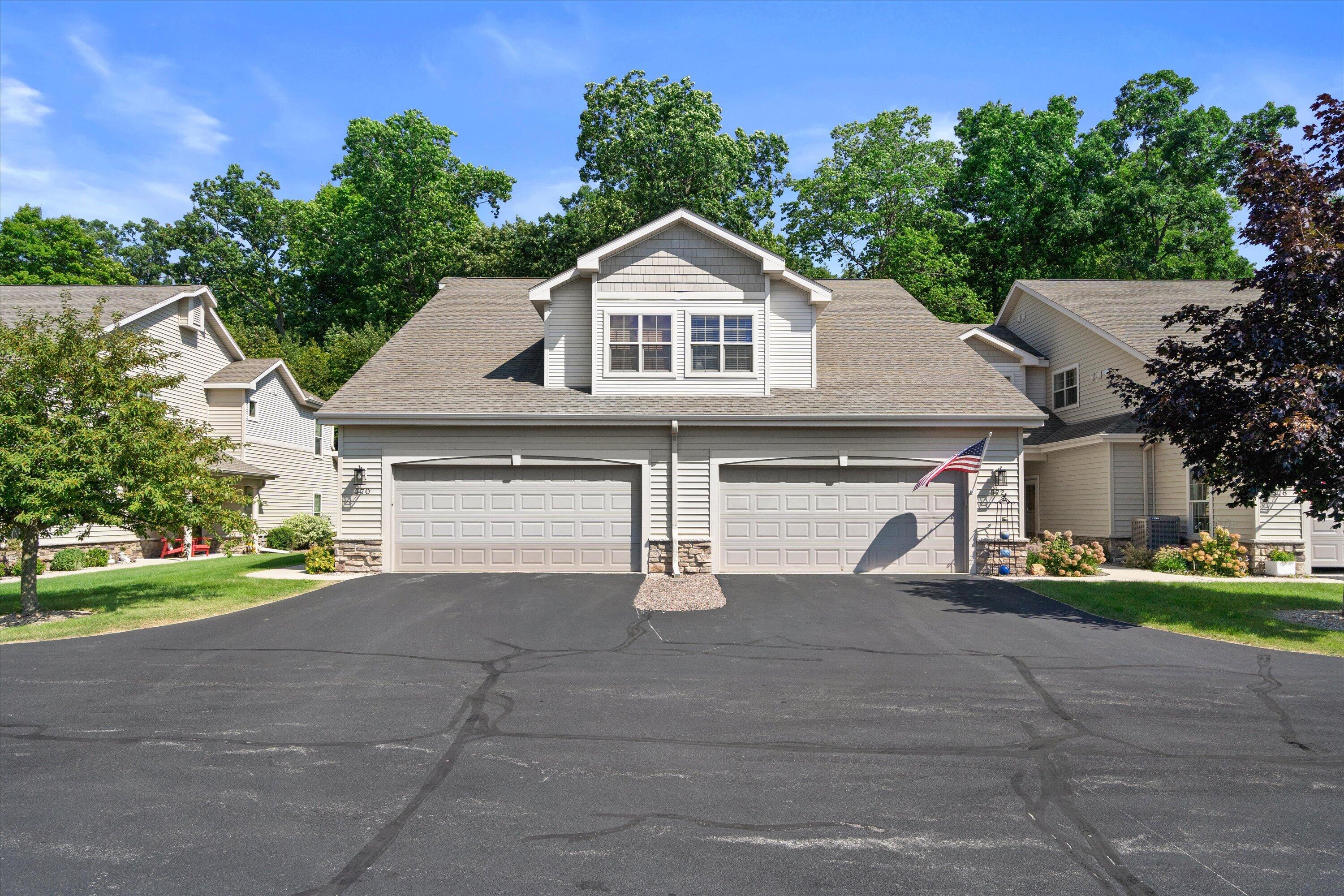 572 Cedar Bluffs Way -