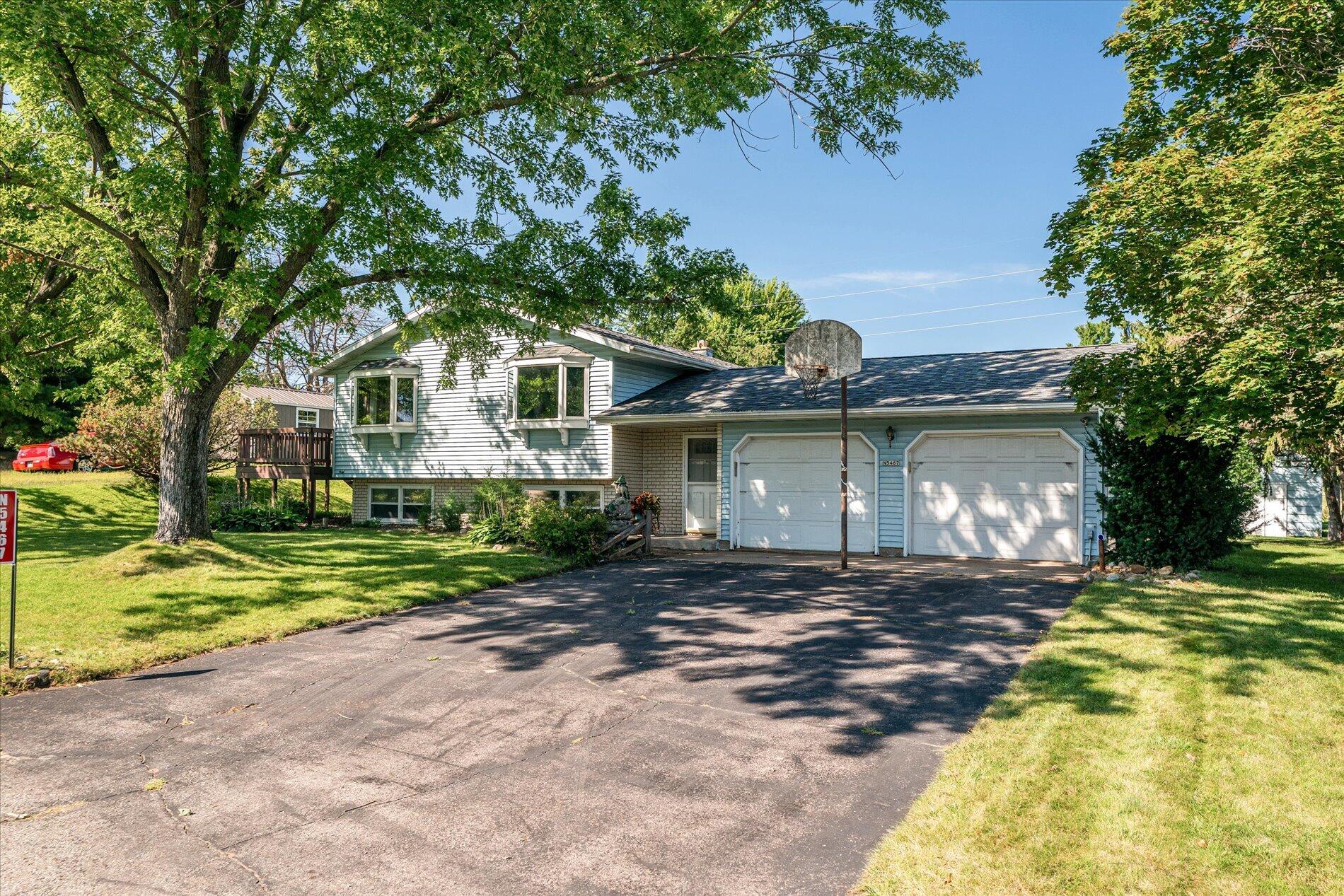 N5467 Penney Ln Property Photo 1