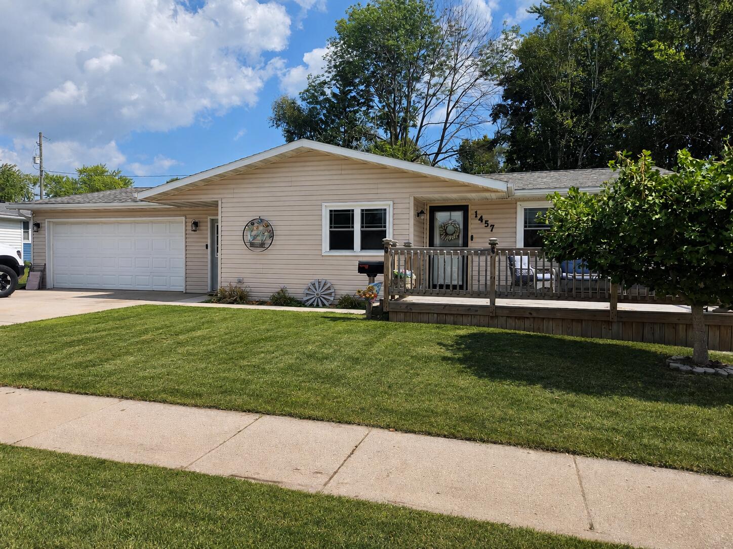 1457 Daisy Dr Property Photo 1