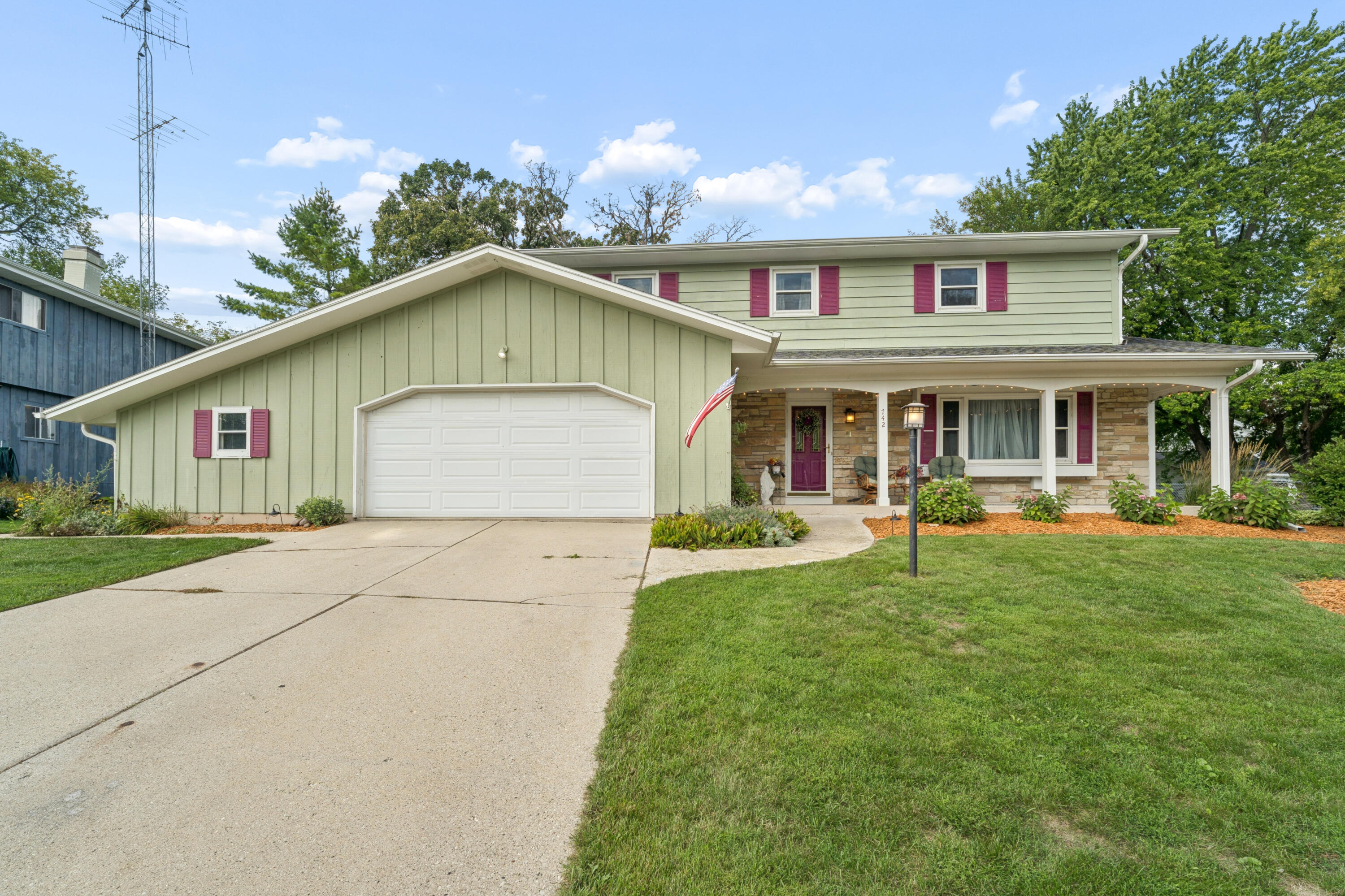 742 Mequon Ave Property Photo 1