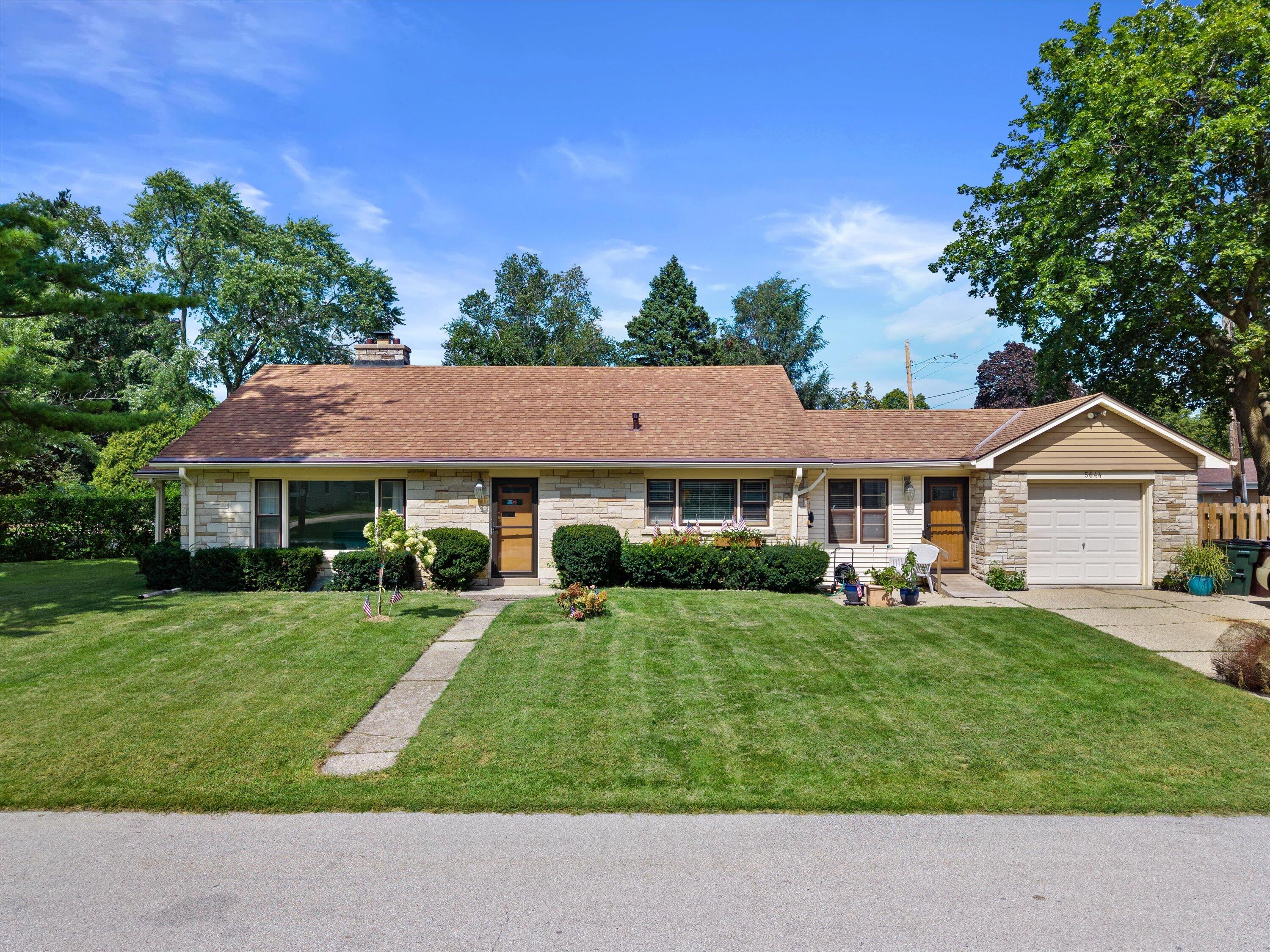 5644 N Paradise Ln Property Photo 1