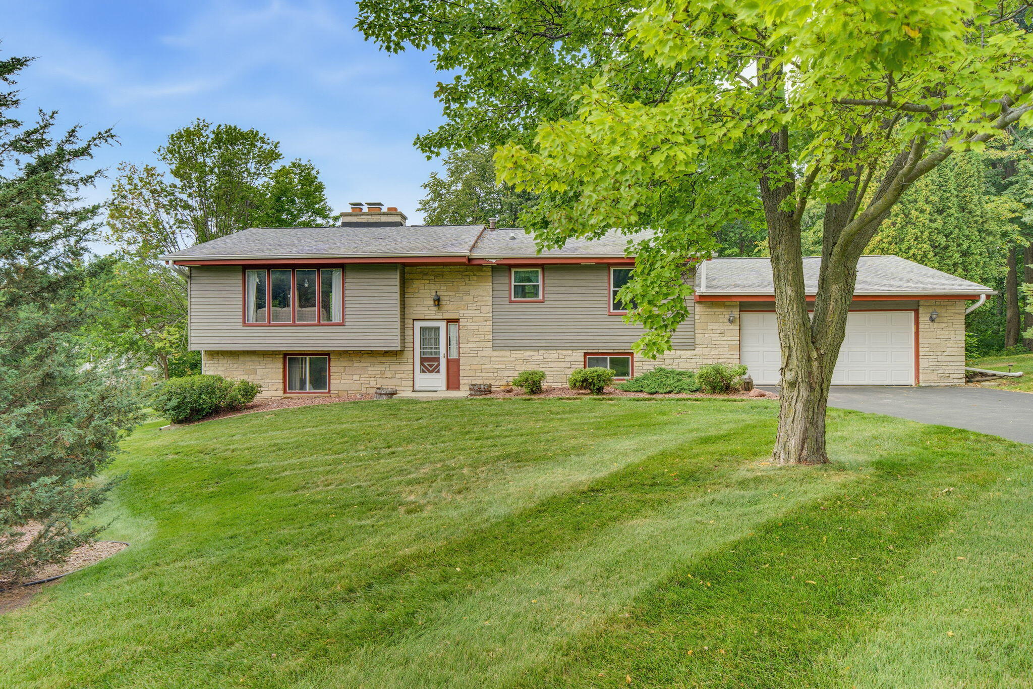 3755 Kettle View Dr Property Photo 1
