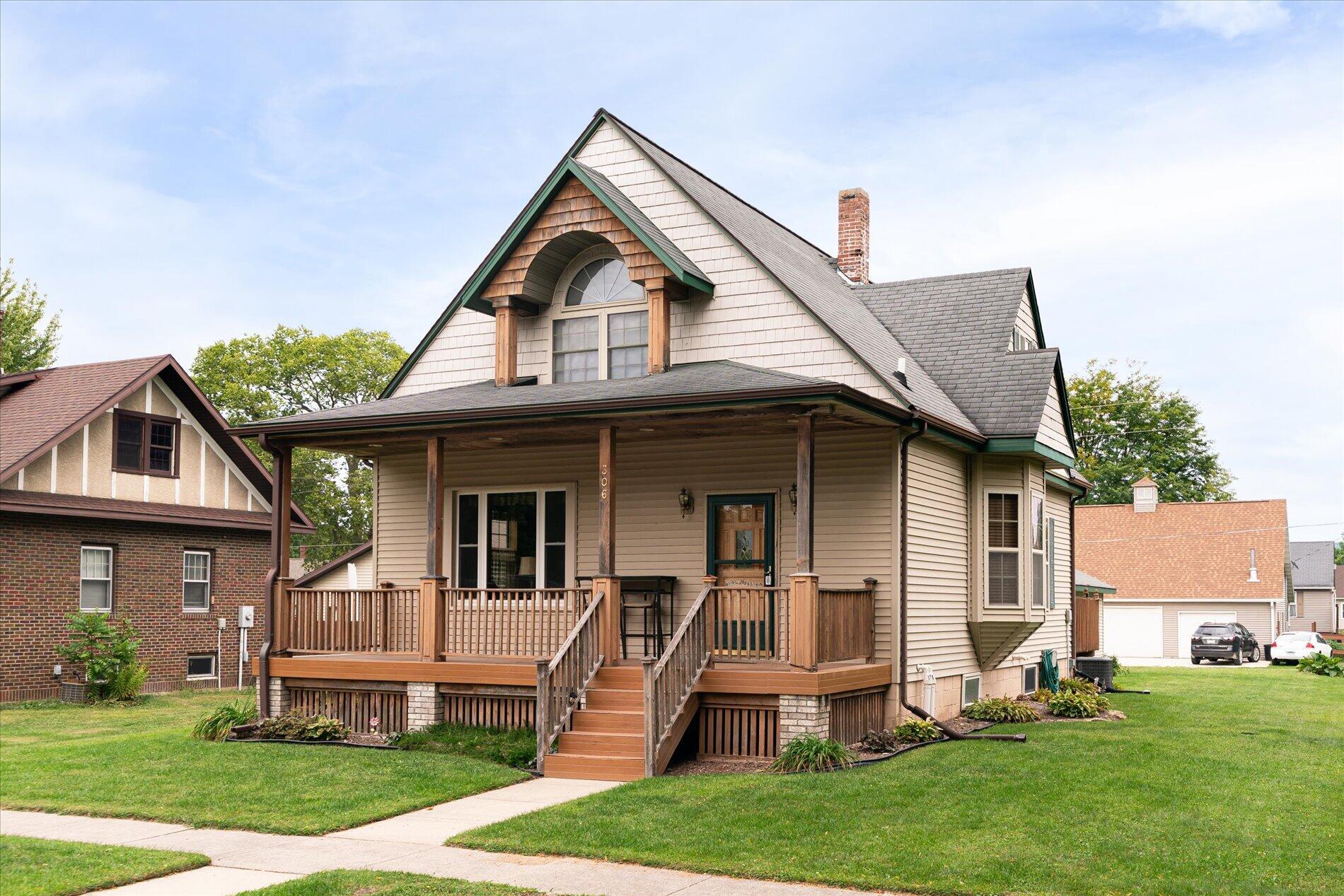 306 Sheridan St Property Photo 1