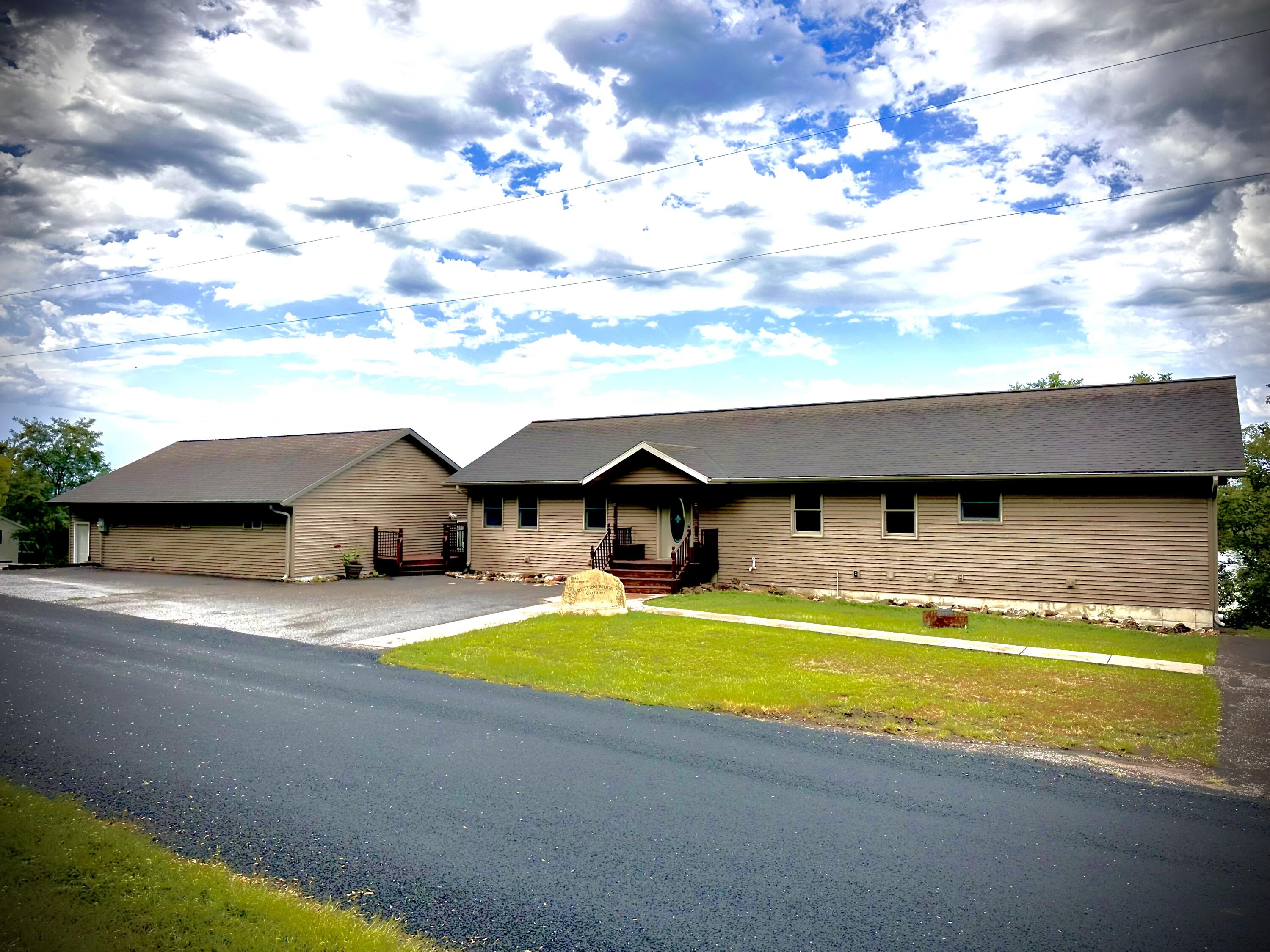 1246 Riverview Dr