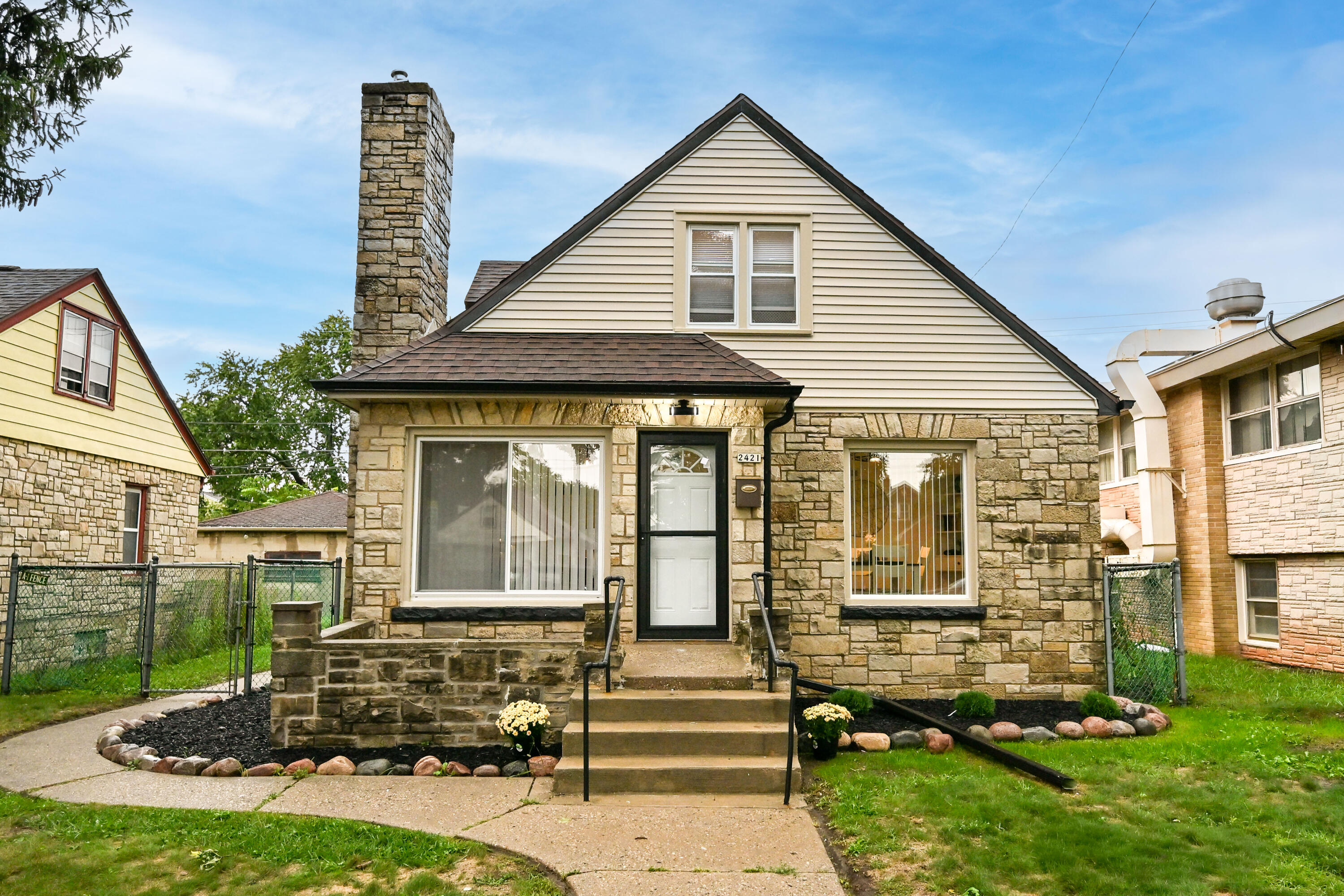 2421 W Hampton Ave Property Photo 1