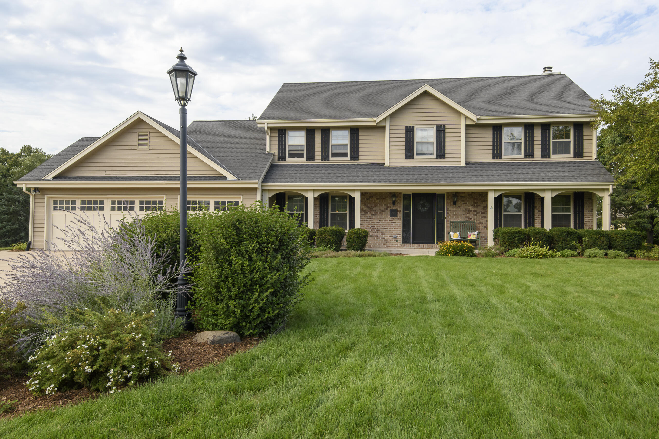 N102w15128 Raintree Ct Property Photo 1