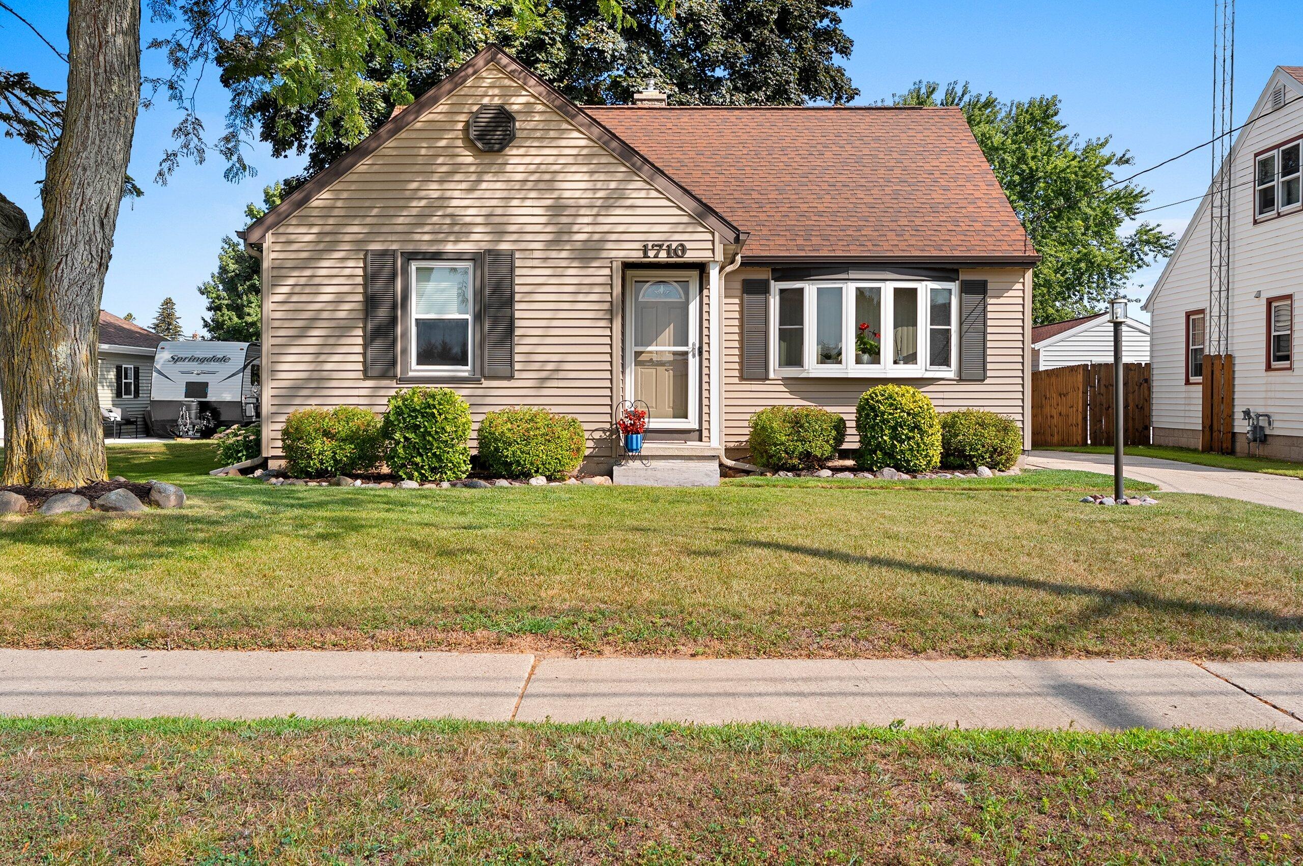 1710 Viebahn St Property Photo 1
